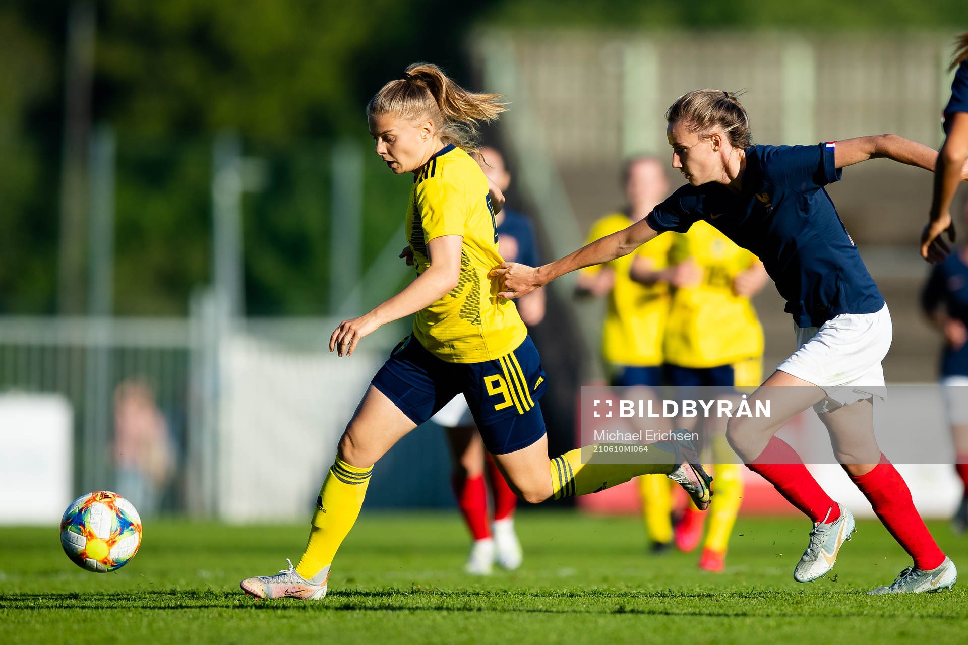 Sveriges Therese Simonsson under fotbollsmatchen i mellan Sverige och Frankrike den 10 juni 2021 i Uddevalla . 