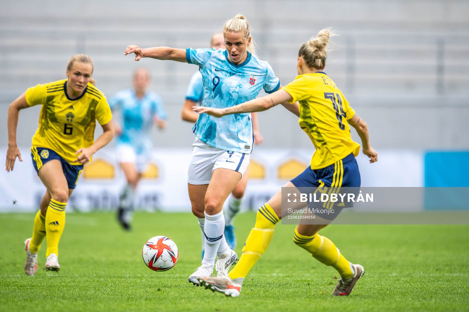 Elise Hove Thorsnes of Norway and Nathalie Björn of Sweden