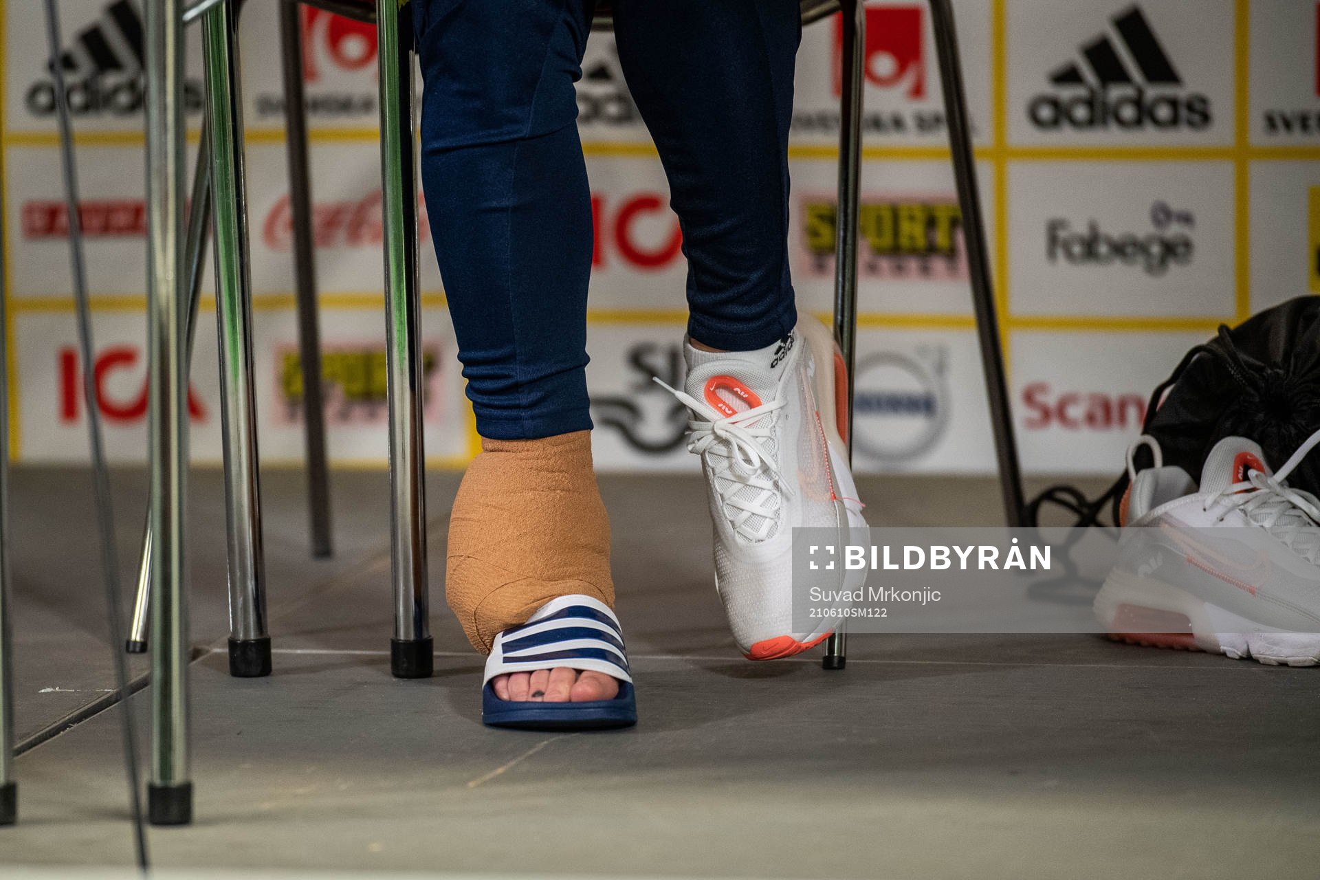Kosovare Asllani of Sweden with ice