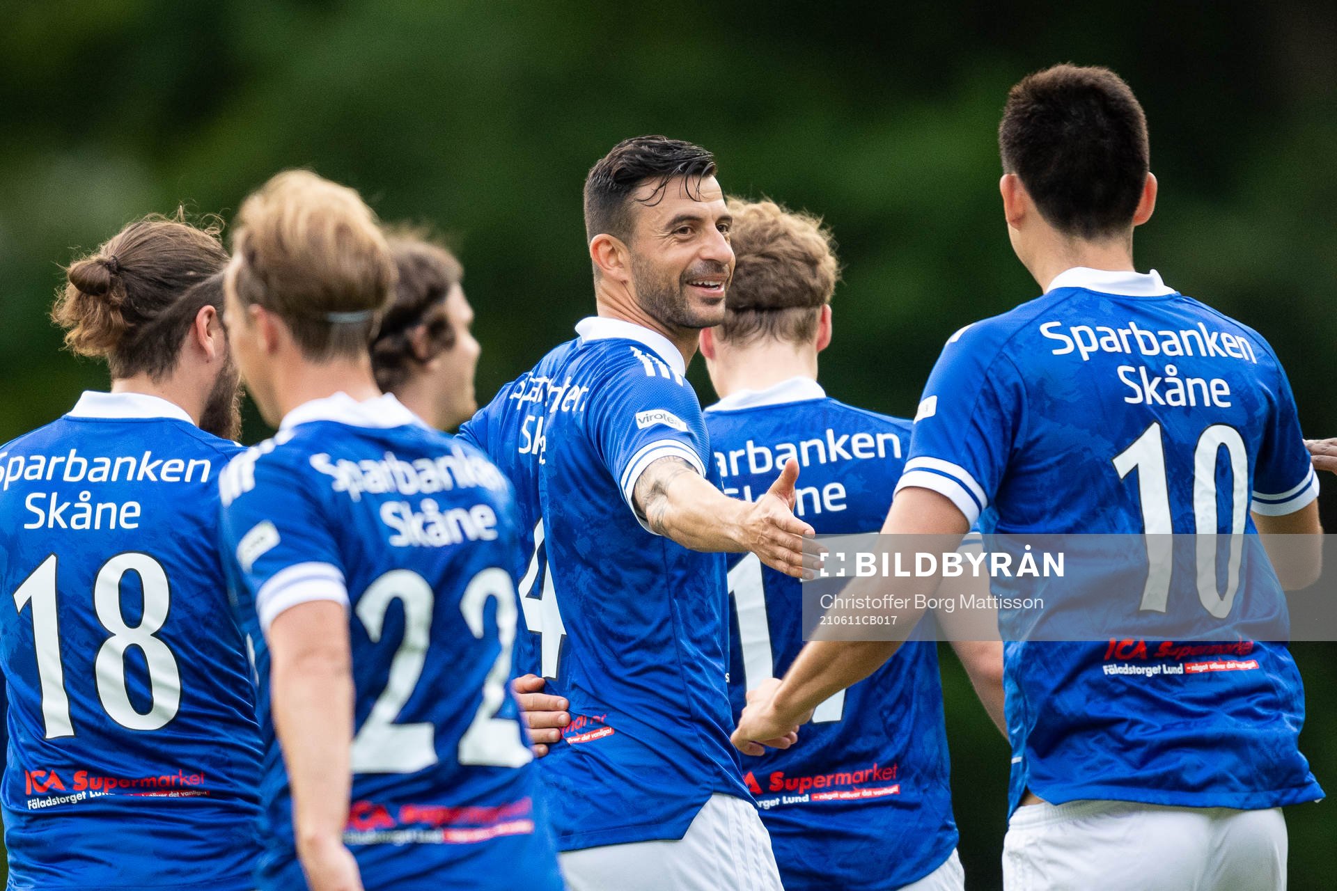 Lunds SKs Behrang Safari jublar tillsammans med lagkamrater efter att ha gjort 2-0 under fotbollsmatchen i Division 5 Sydvästra Skåne mellan Lunds SK och Lunds FF den 11 juni 2021 i Lund. 
