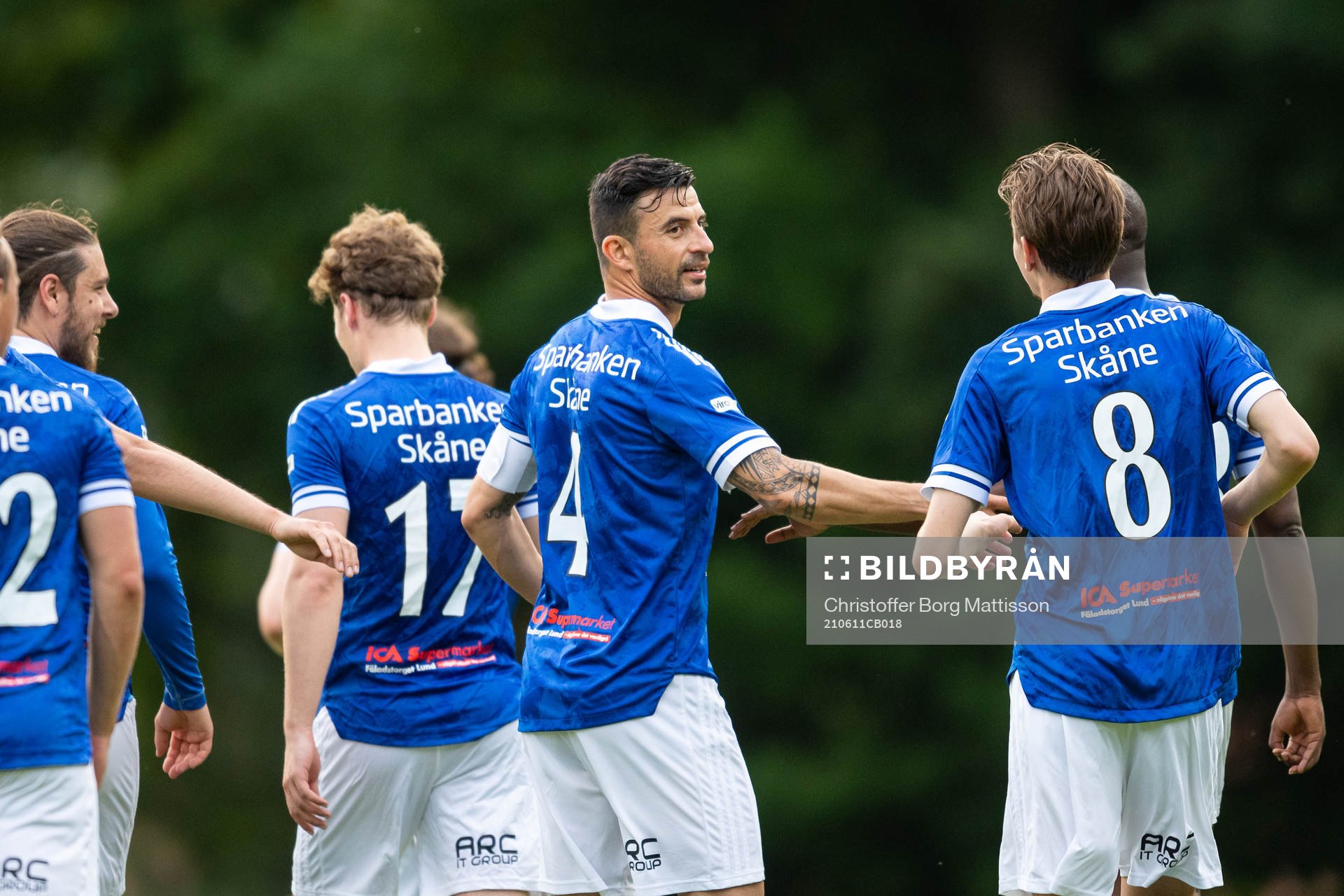 Lunds SKs Behrang Safari jublar tillsammans med lagkamrater efter att ha gjort 2-0 under fotbollsmatchen i Division 5 Sydvästra Skåne mellan Lunds SK och Lunds FF den 11 juni 2021 i Lund.