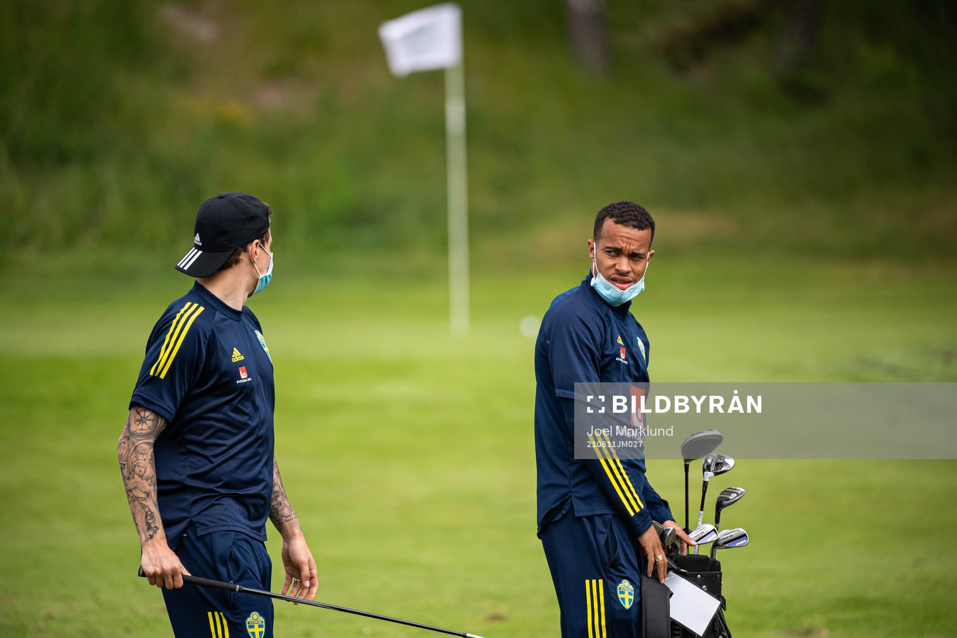 Victor Nilsson Lindelöf and Robin Quaison of the Swedish