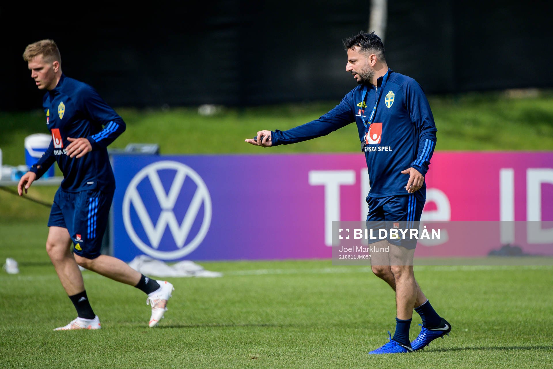 Joakim Nilsson and Poya Asbaghi, temporary coach of the