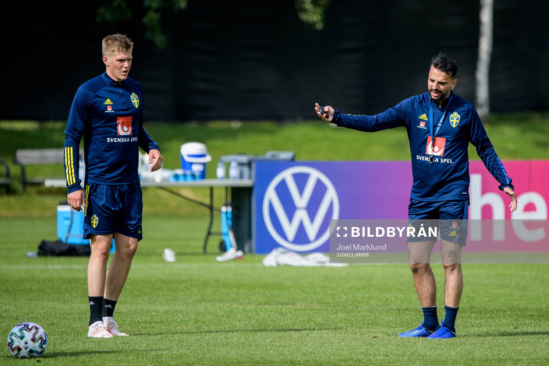 Joakim Nilsson and Poya Asbaghi, temporary coach of the