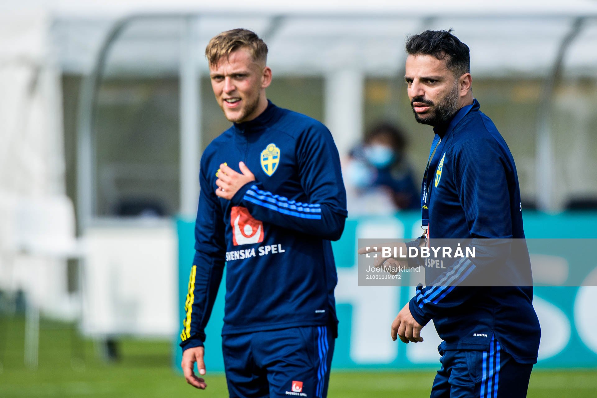 Jesper Karlsson and Poya Asbaghi, temporary coach of the