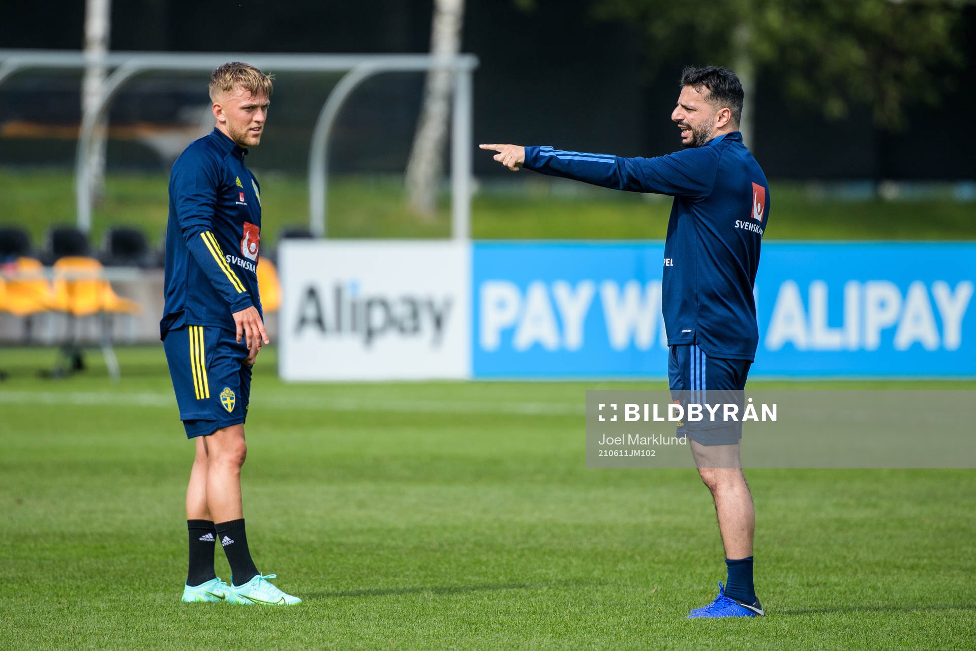 Jesper Karlsson and Poya Asbaghi, temporary coach of the