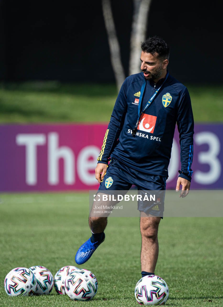 Poya Asbaghi, temporary coach of the Swedish national