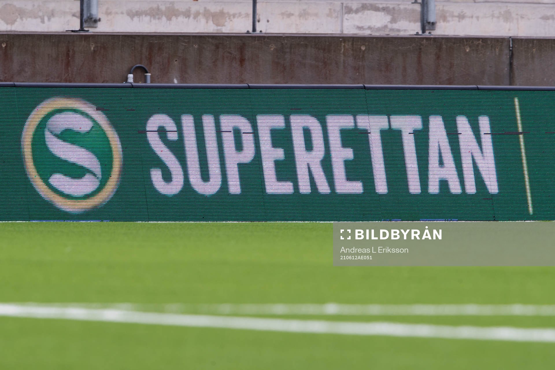 Reklamskylt med etxten Superettan