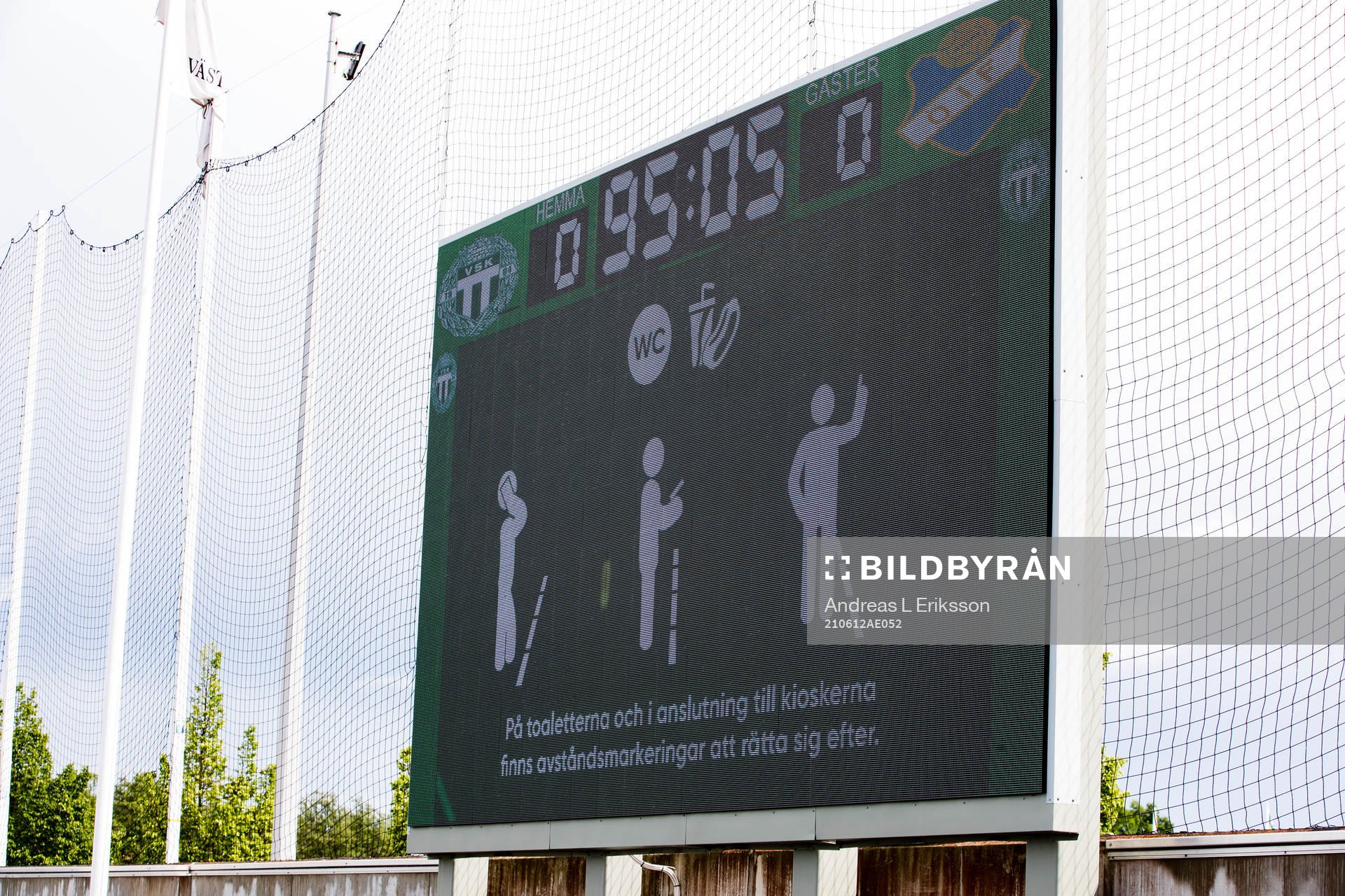Instruktioner till publiken att hålla avstånd under fotbollsmatchen i Superettan mellan Västerås SK och Öster den 12 juni 2021 i Västerås. 