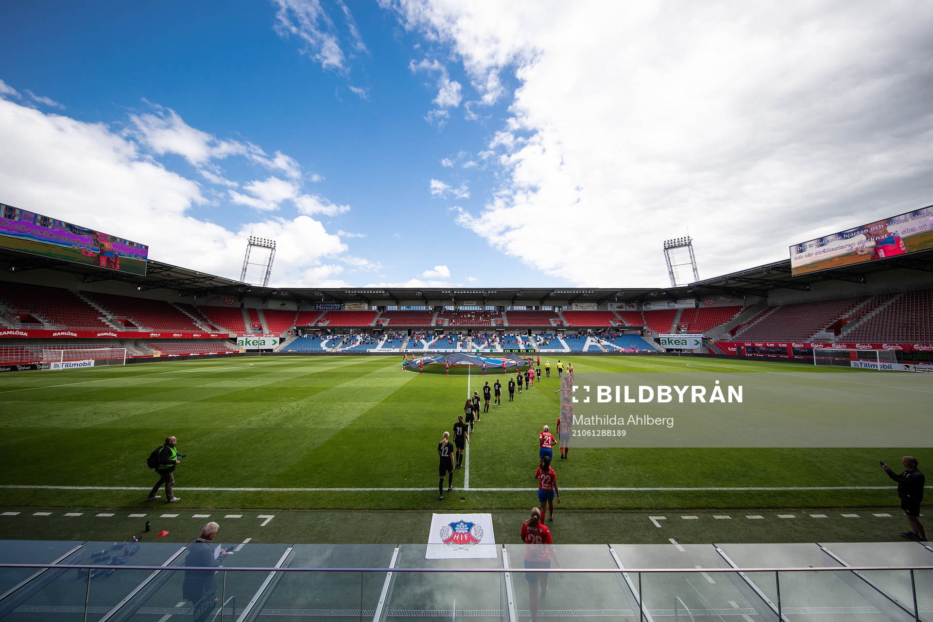 Spelarna gör entré på Olympia