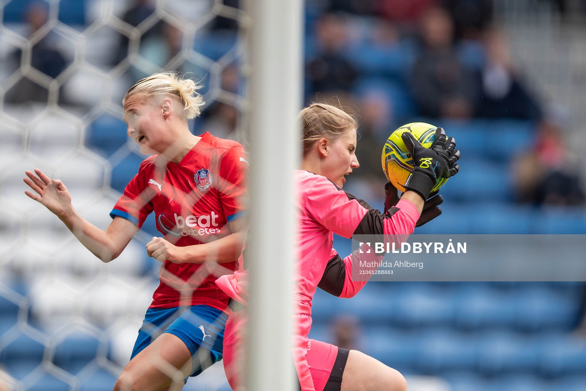 Helsingborgs Sanna Nilsson och Hittarps målvakt Frida