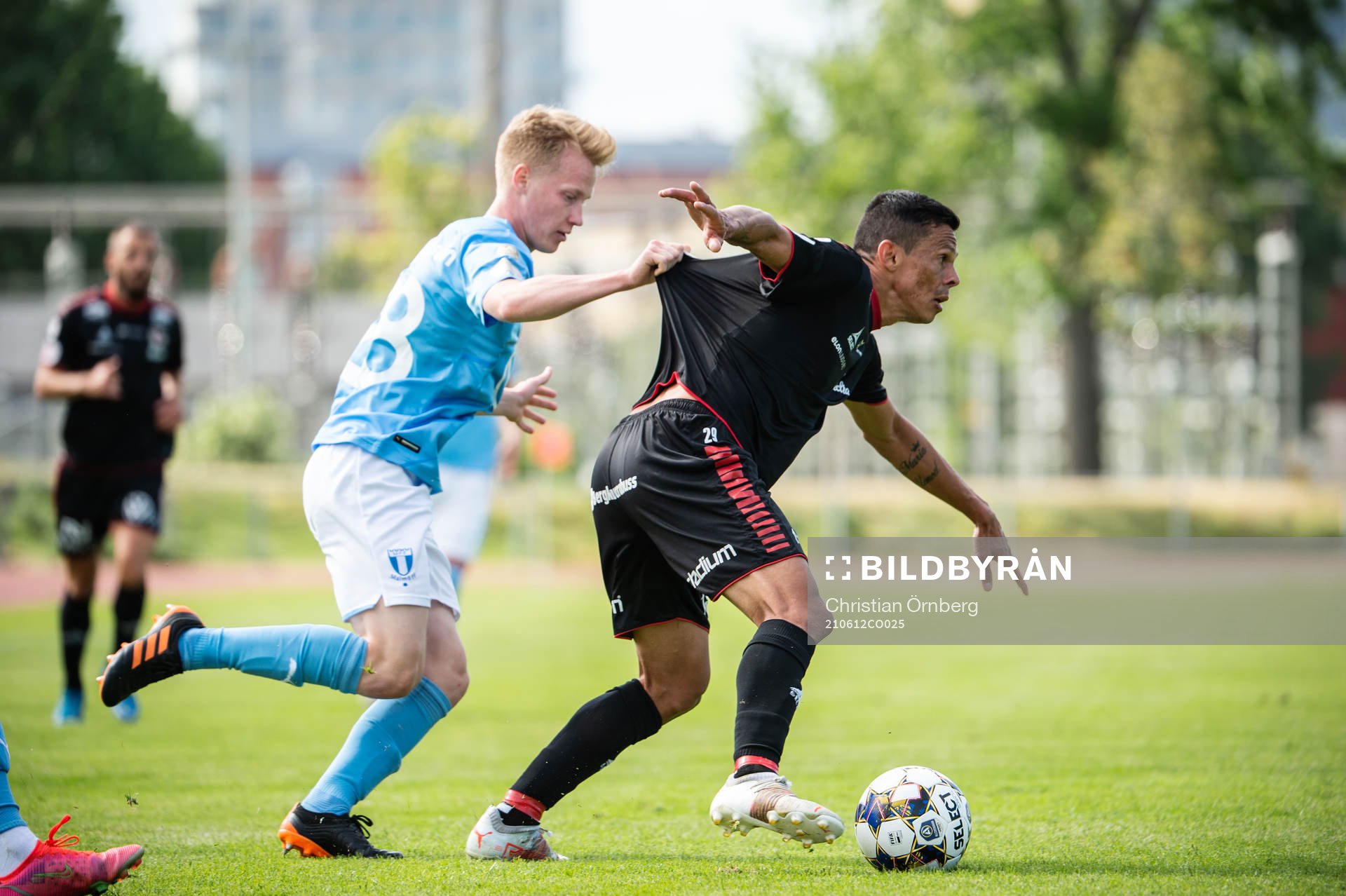 Malmö FFs David Edvardsson och Kalmars Romario Pereira