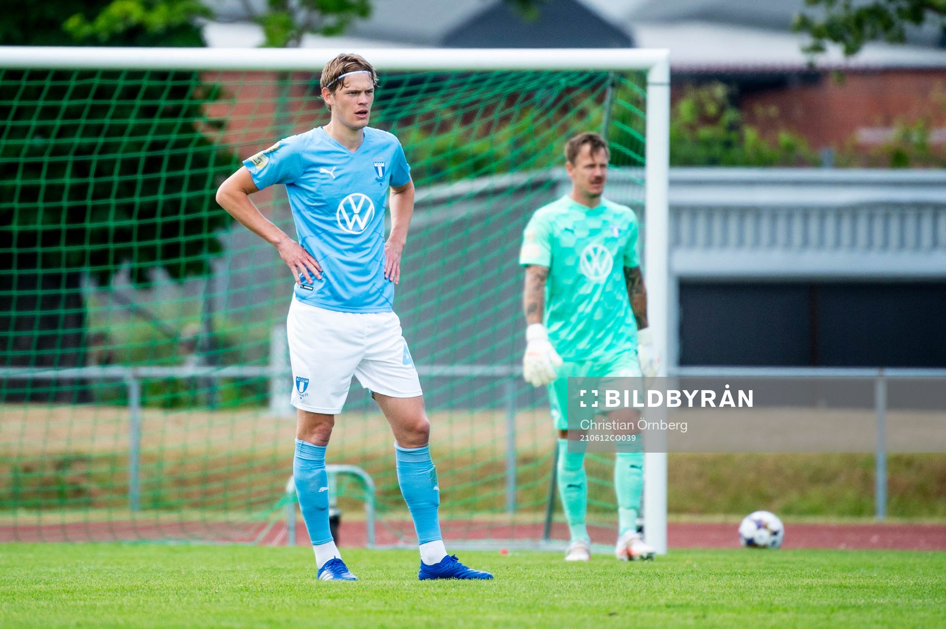 Malmö FFs Hugo Andersson och målvakt Johan Dahlin deppar
