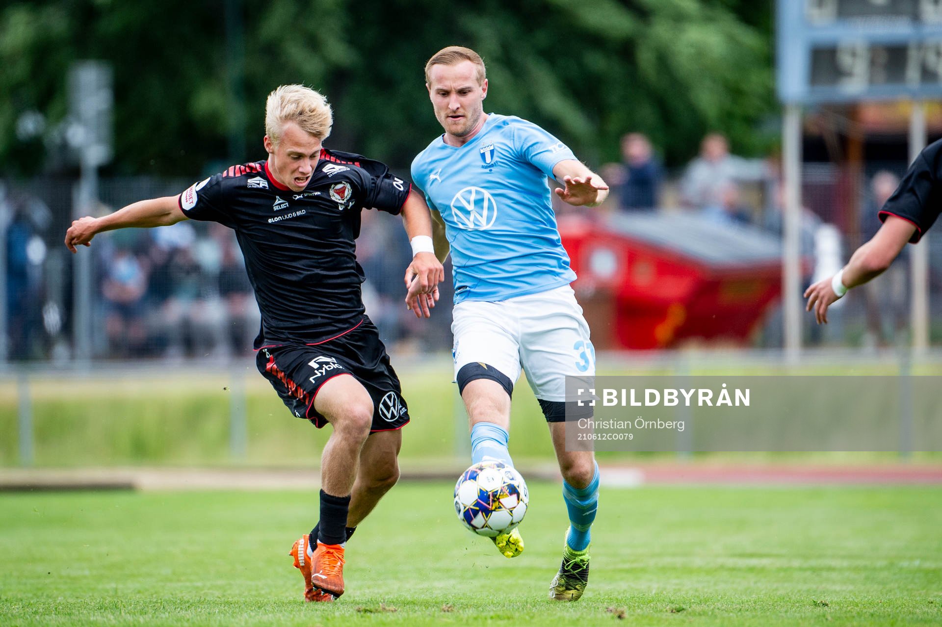 Kalmars Alex Mortensen och Malmö FFs Franz Brorsson