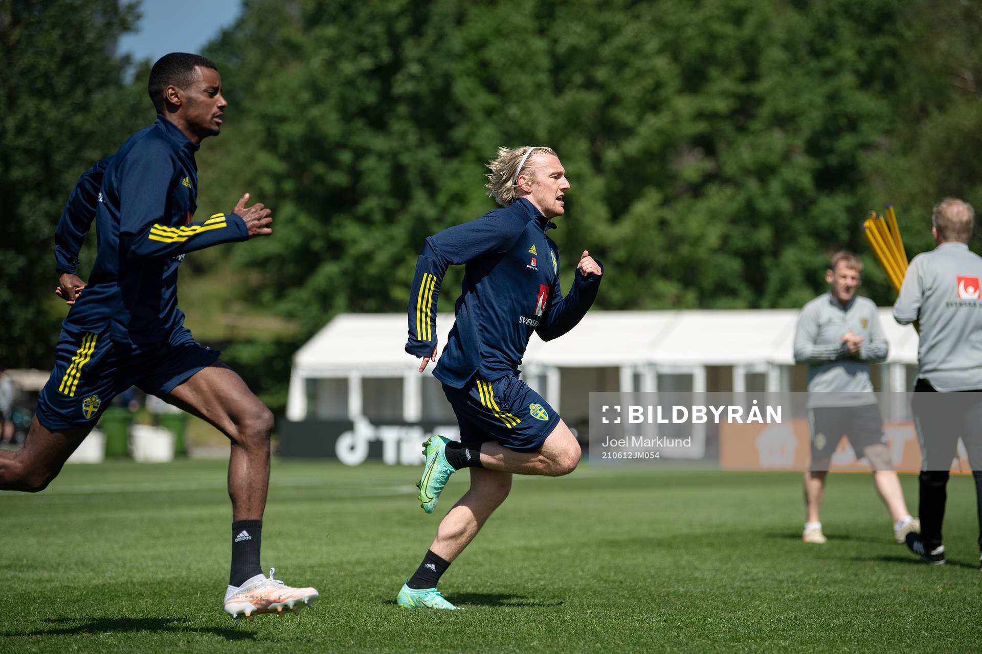 Alexander Isak and Emil Forsberg of the Swedish national