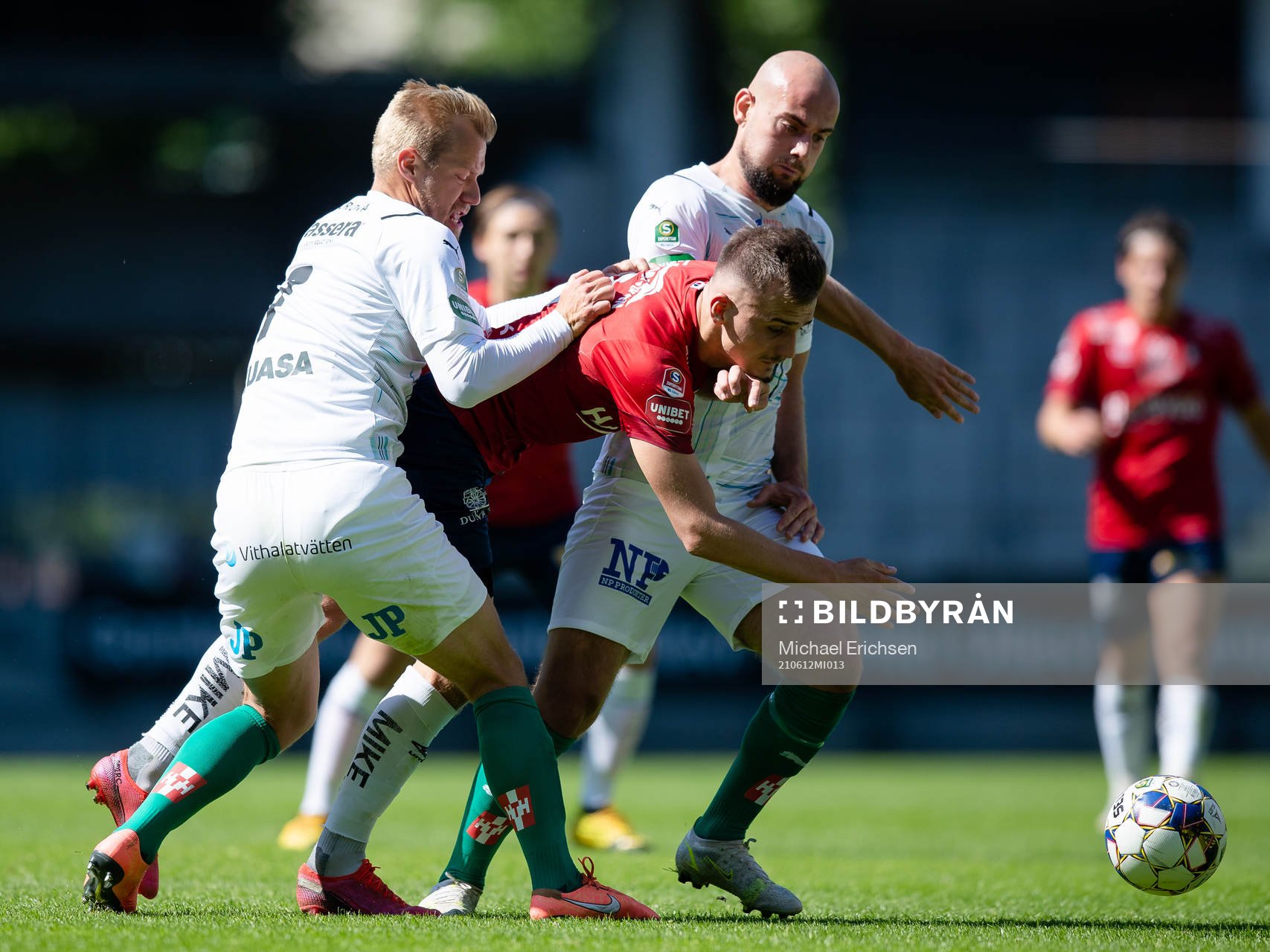 Jönköpings Sebastian Crona och Perparim Beqaj mot