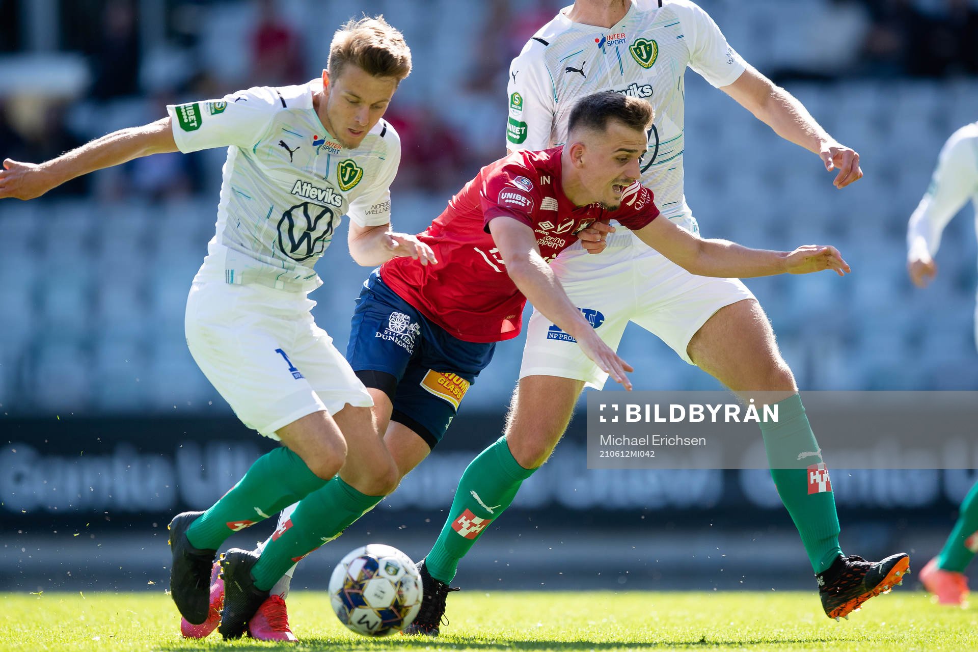 Örgrytes Ajdin Zeljkovic faller i straffområdet i kamp med Jönköpings Daniel Strandsäter under fotbollsmatchen i Superettan mellan Örgryte och Jönköpings Södra den 12 juni 2021 i Göteborg.