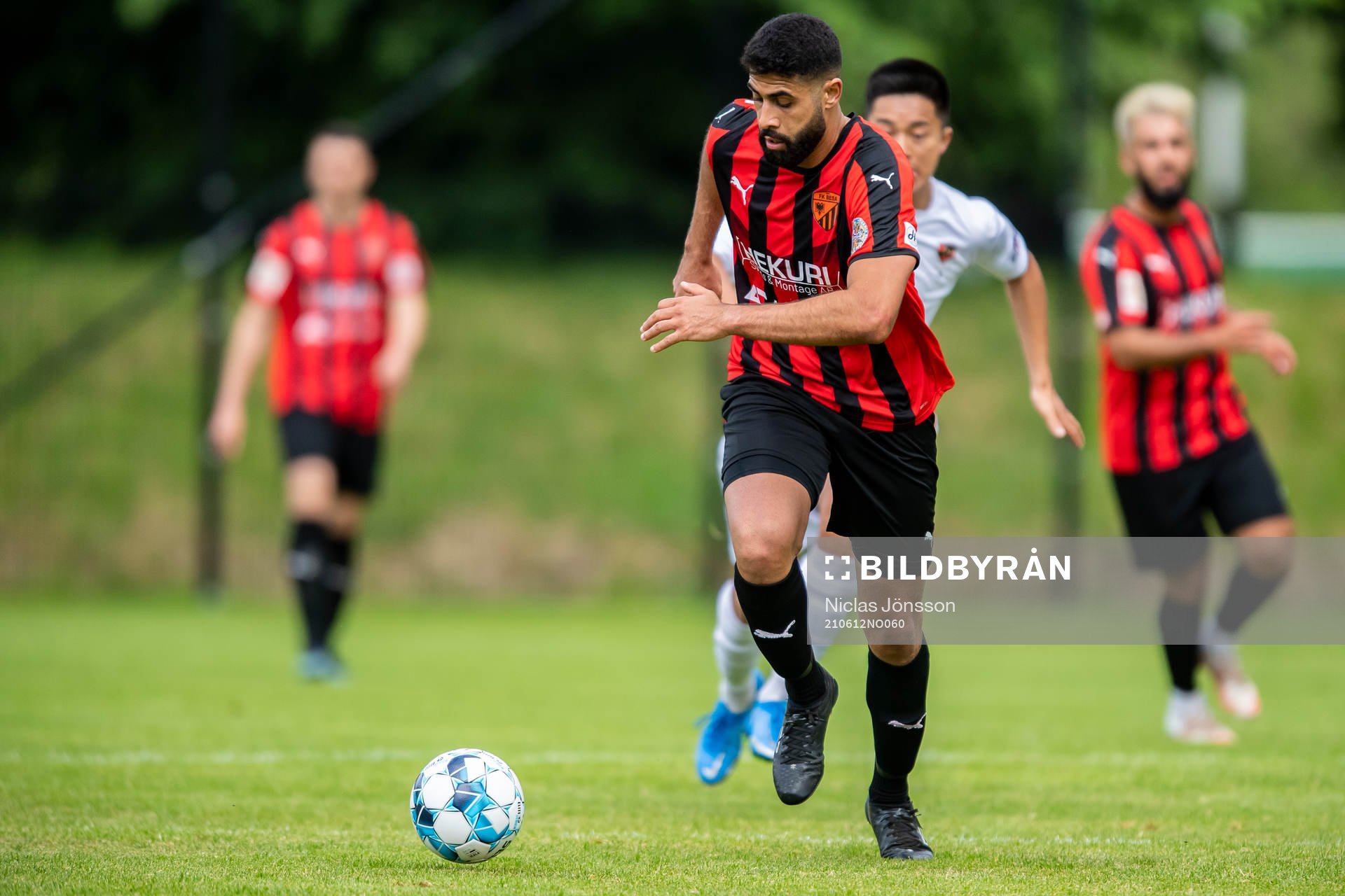 Besas Jones Mahjoub under fotbollsmatchen i Division 3 södra mellan FK Besa och Åkarp den 12 juni 2021 i Landskrona. 