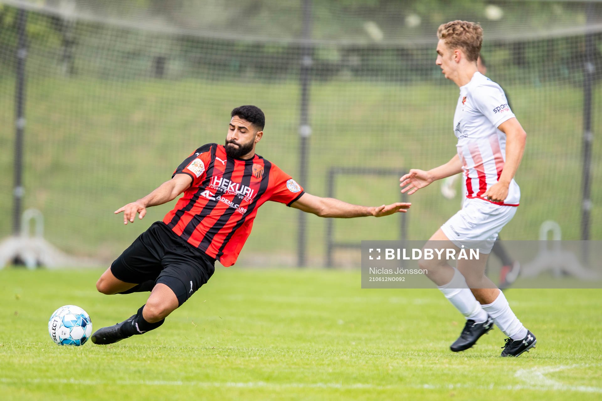 Besas Jones Mahjoub under fotbollsmatchen i Division 3 södra mellan FK Besa och Åkarp den 12 juni 2021 i Landskrona. 