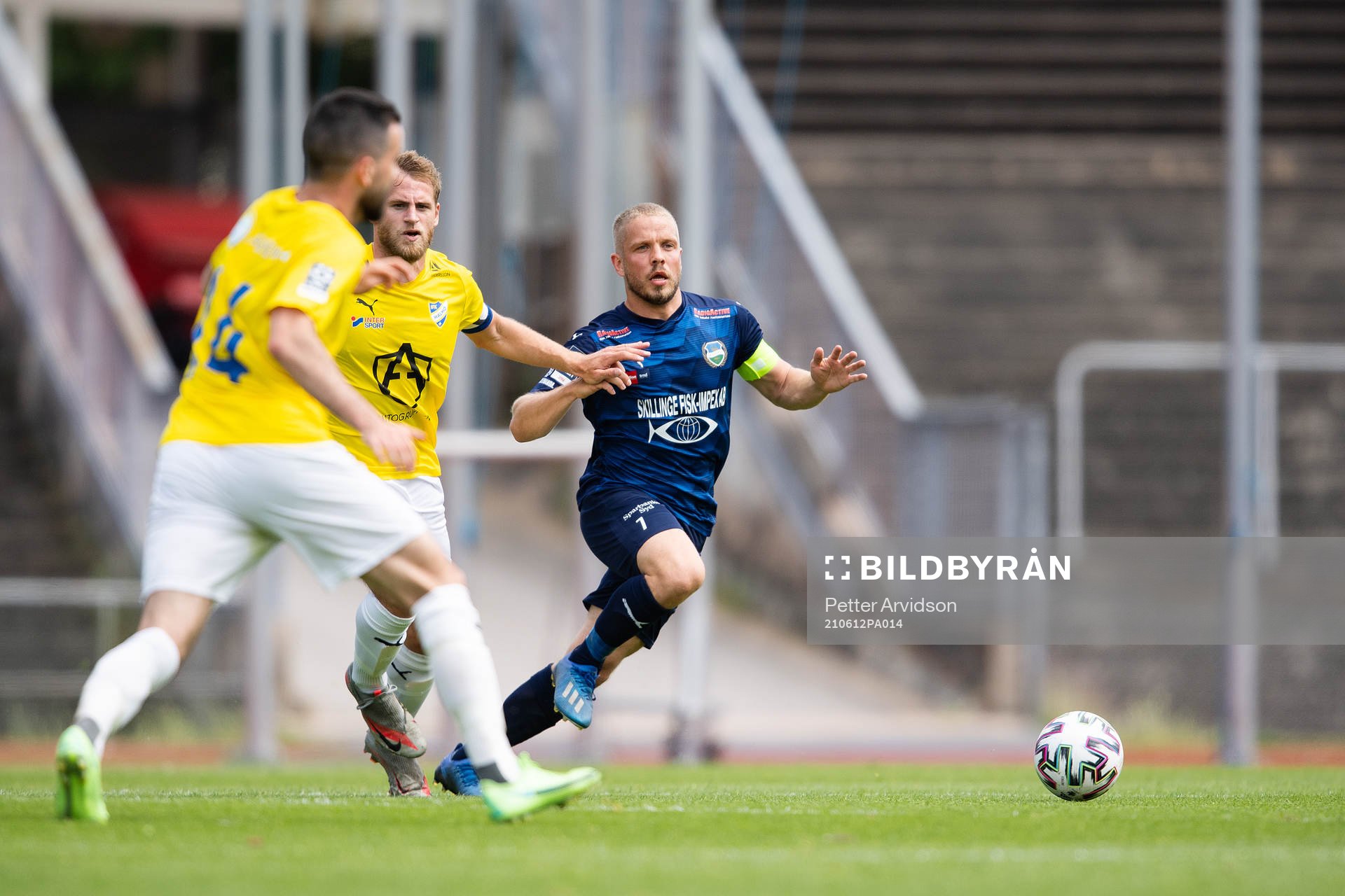 IFK Malmös Martin Johansson och Österlens Adam Barchan