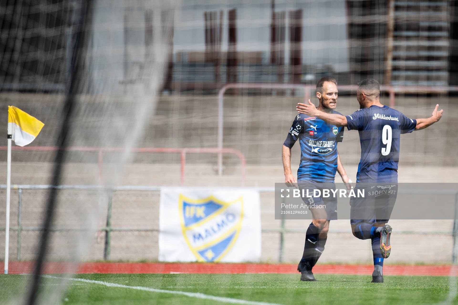 Österlens Zoran Jovanovic jublar med Granit Sherifi