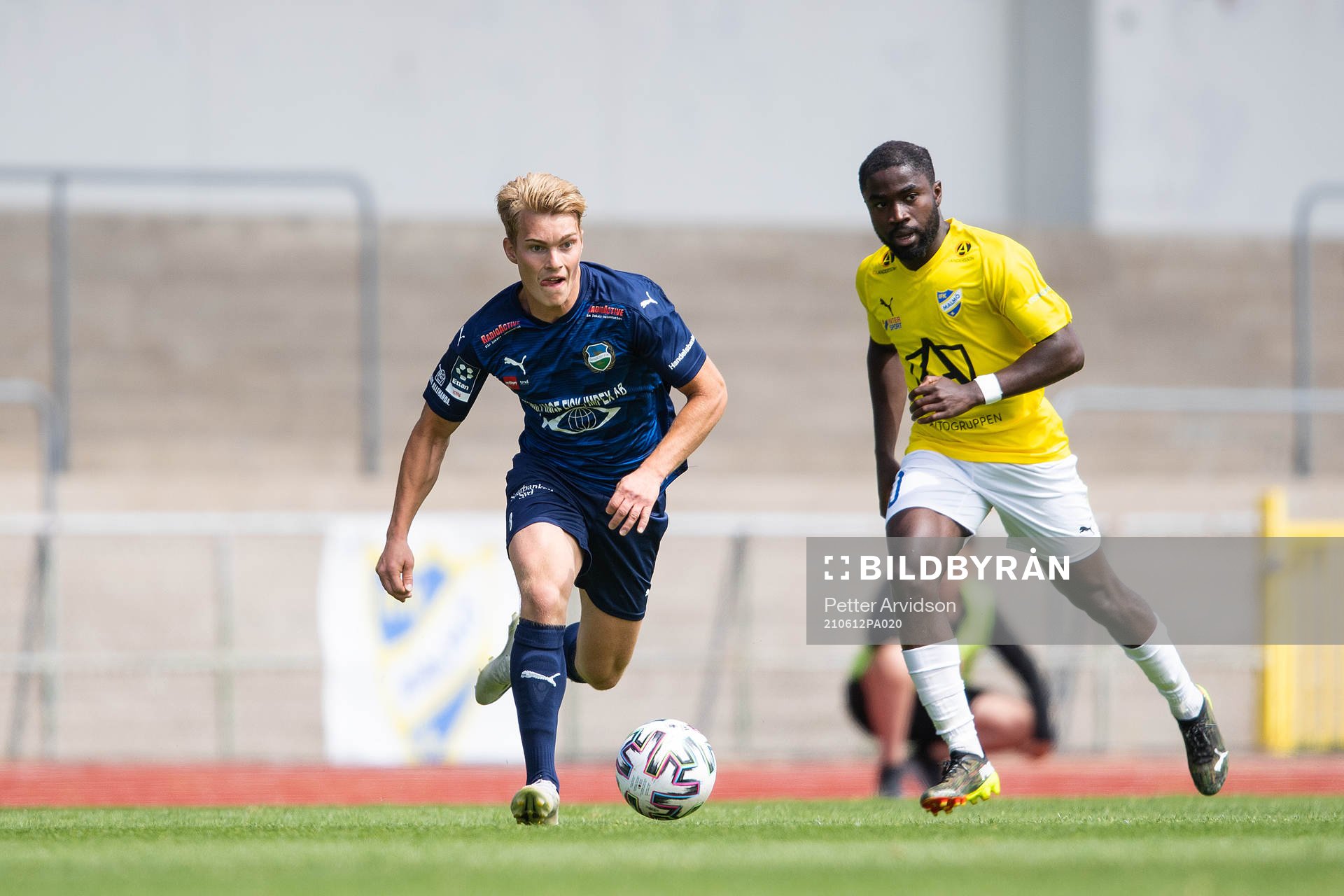 Österlens Oskar Blixt och IFK Malmös Kofi Yeboah Addae
