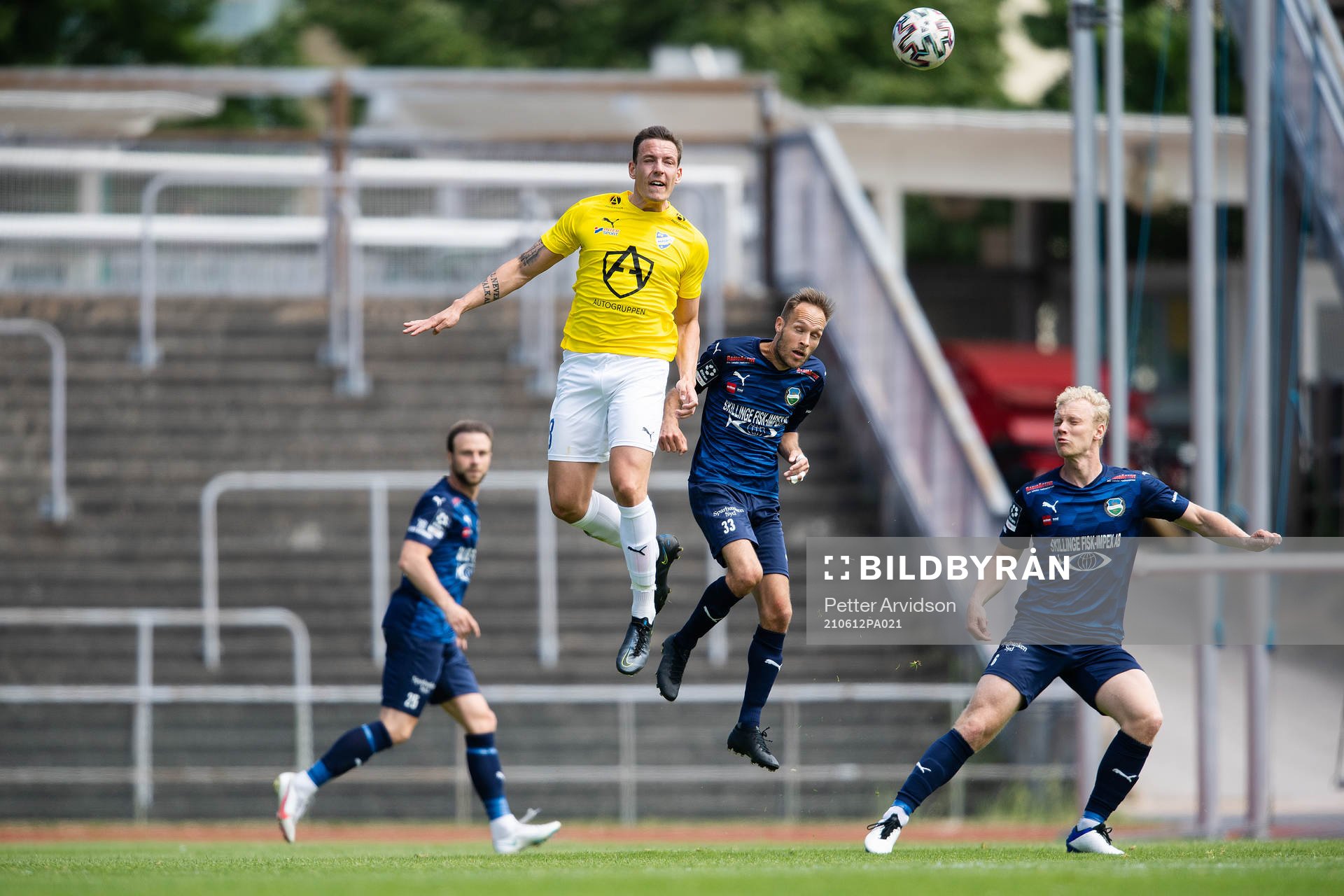 IFK Malmös Viktor Ekblom och Österlens Zoran Jovanovic