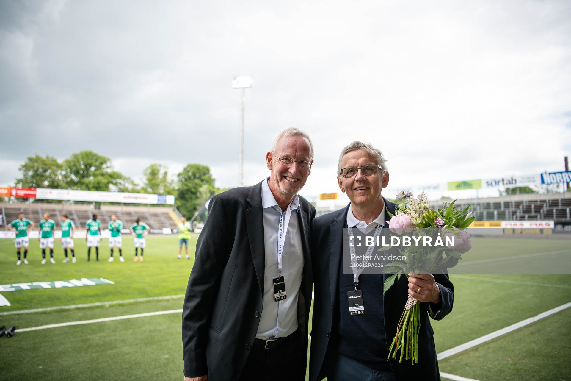 Per Eliasson tackar av Rune Nilsson