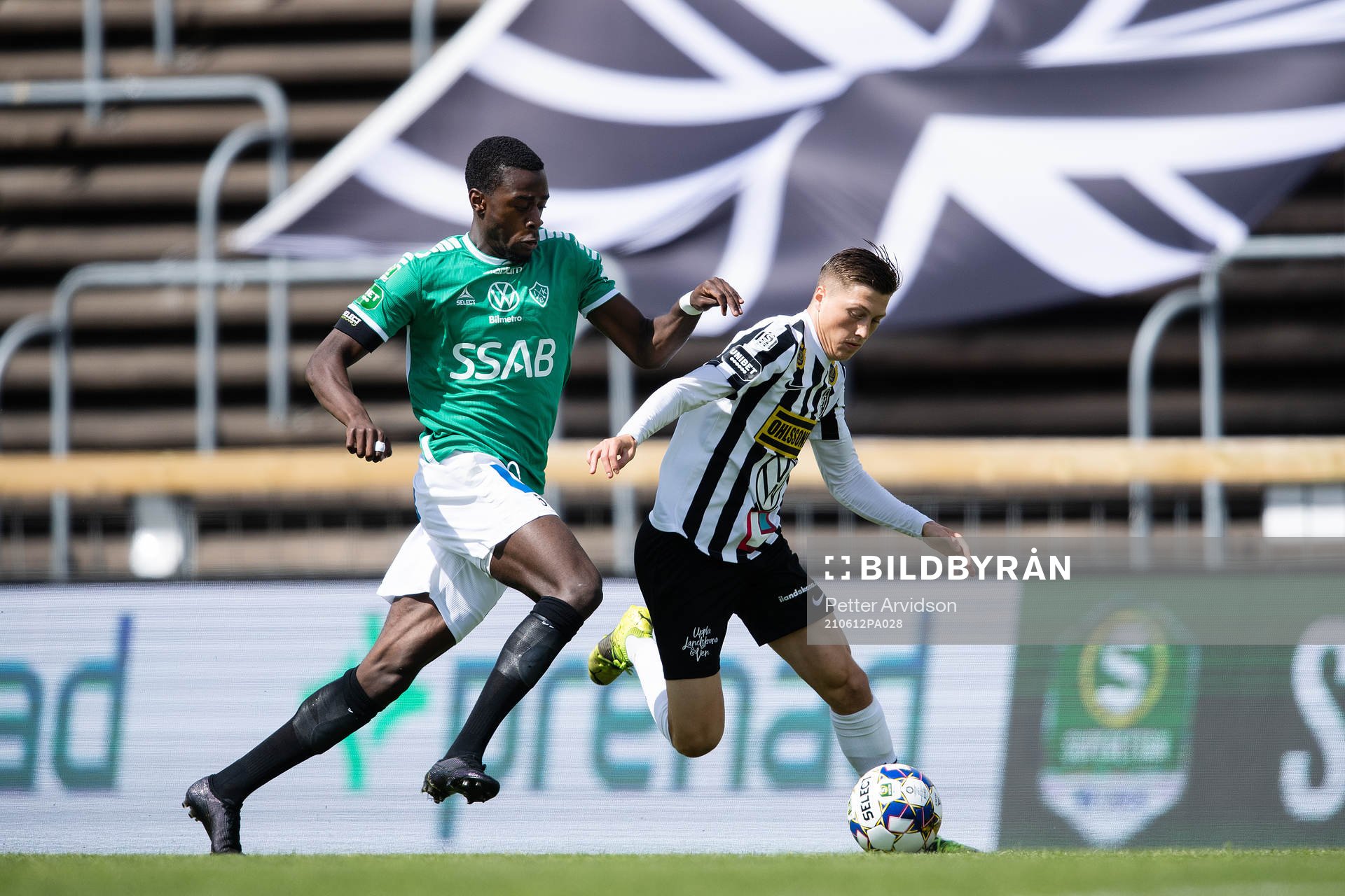 Brages Adil Titi och Landskronas Kevin Jensen