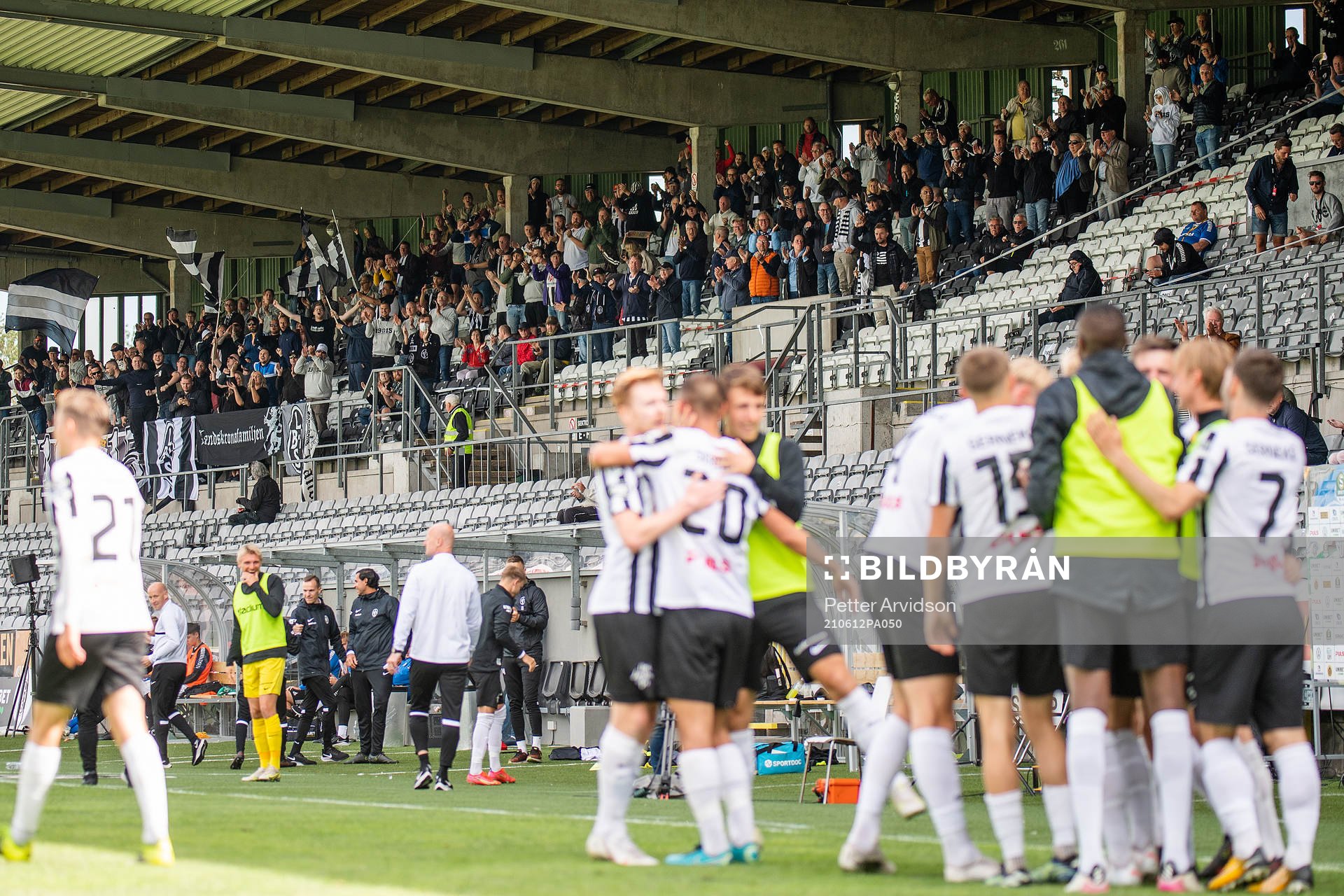 Landskronas supportrar jublar