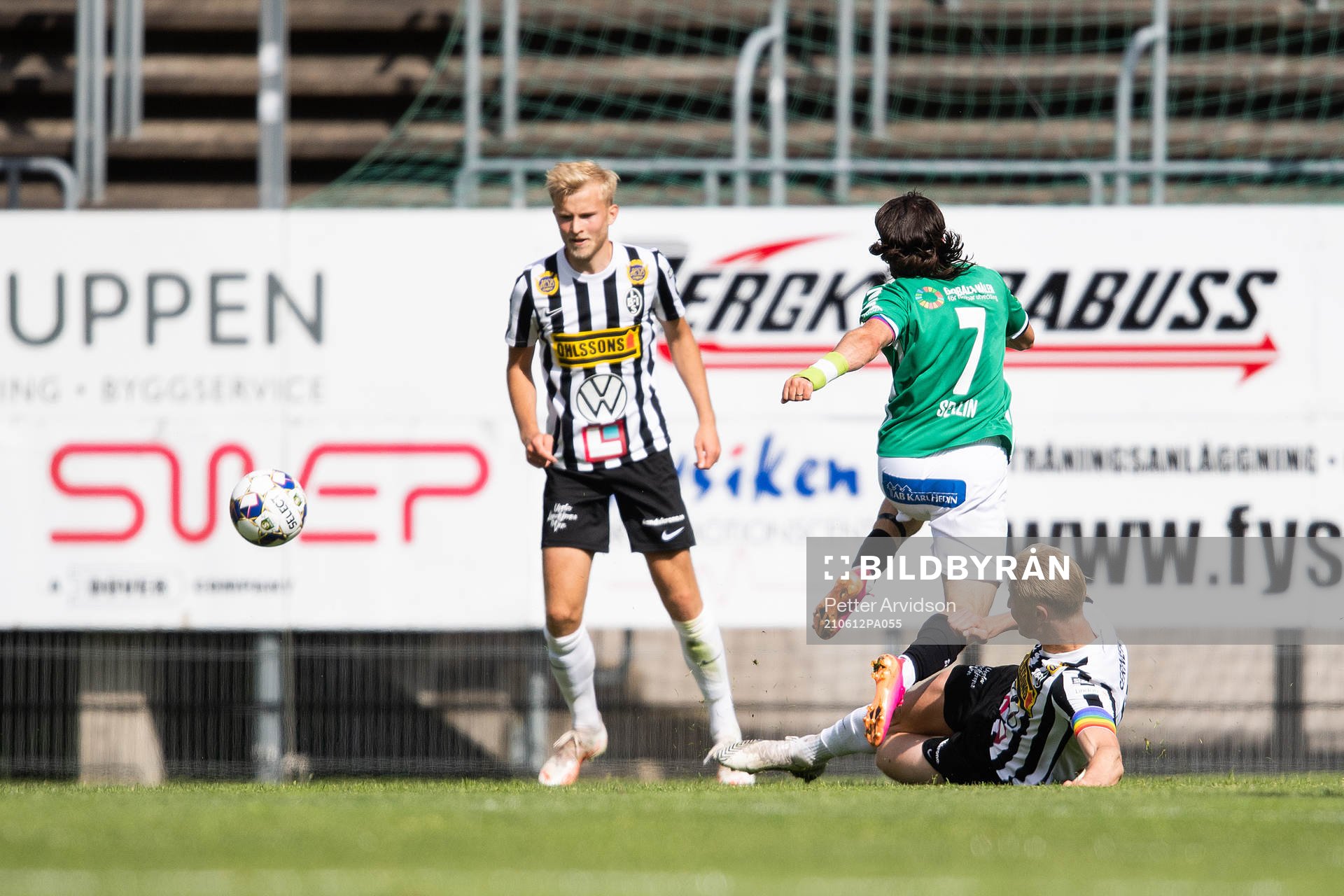 Brages Robbin Sellin skadas i en situation med Landskronas