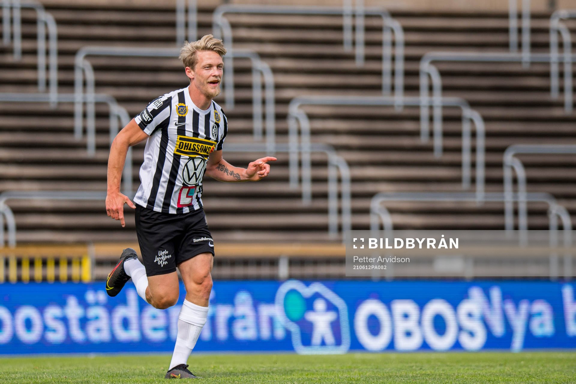 Landskronas Robin Hofsö jublar efter sitt 2-0 mål under fotbollsmatchen i Superettan mellan Landskrona och Brage den 12 juni 2021 i Landskrona.