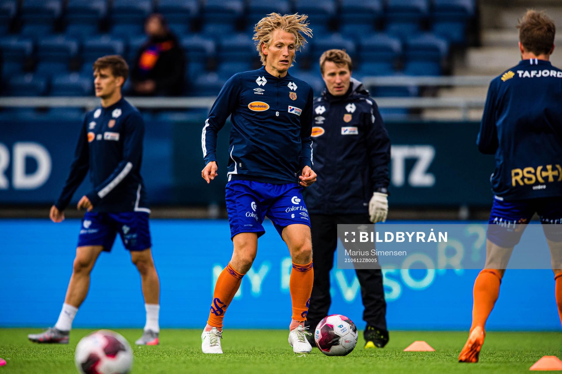 Erlend Segberg of Aalesund warms up