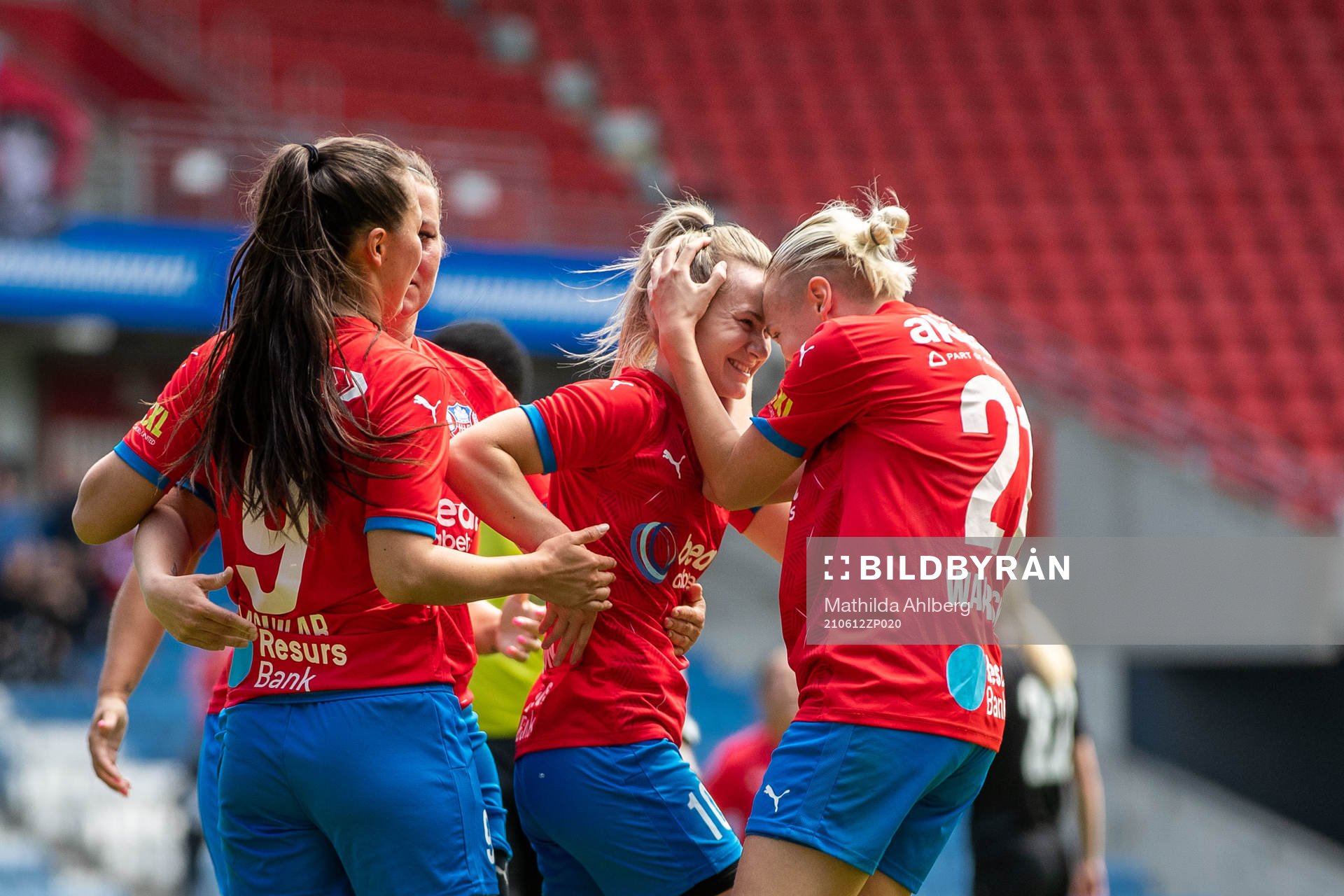 Helsingborgs Sanna Nilsson och Maya Waltersson jublar