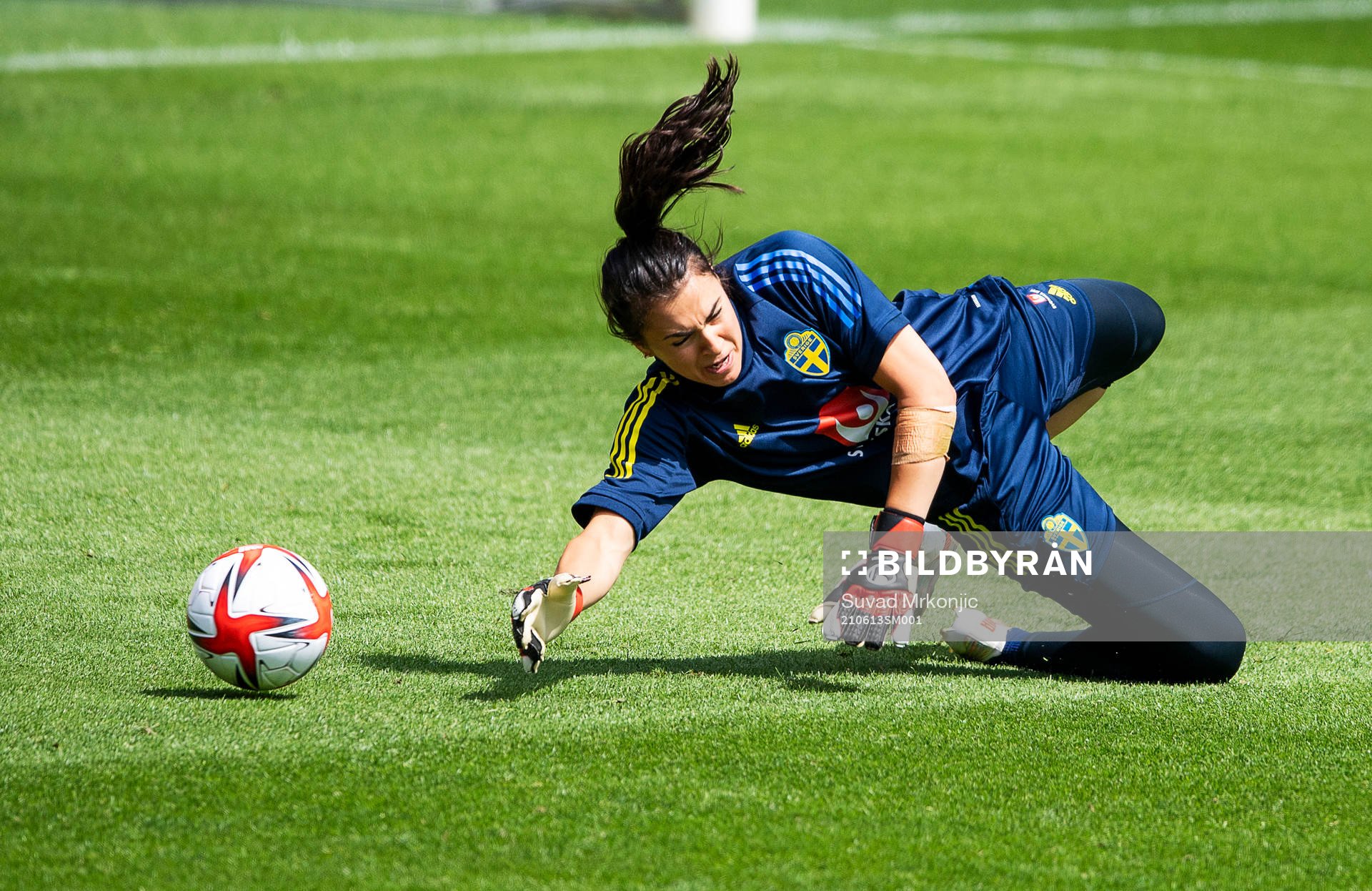 goalkeeper Zecira Musovic of Sweden