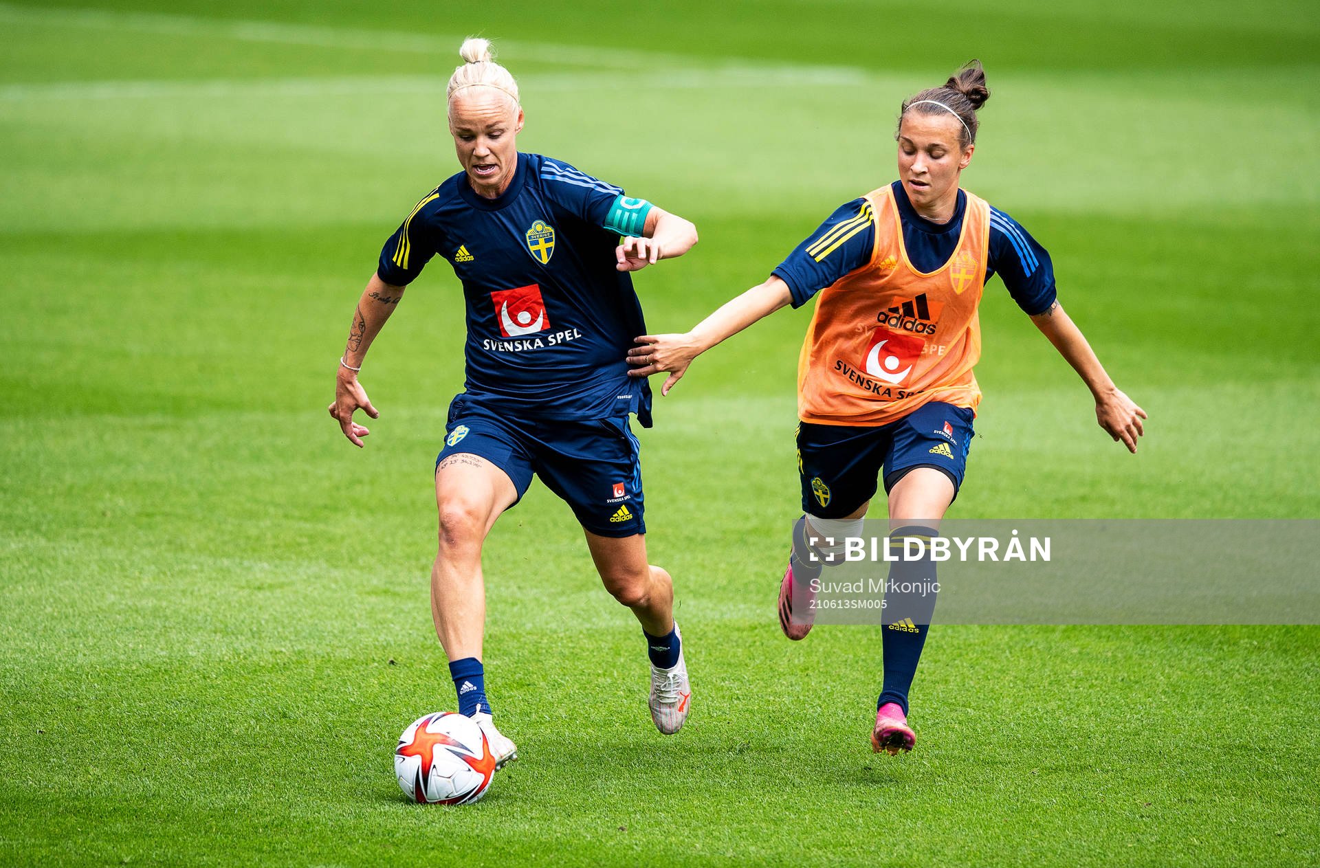 Caroline Seger and Julia Zigiotti Olme of Sweden