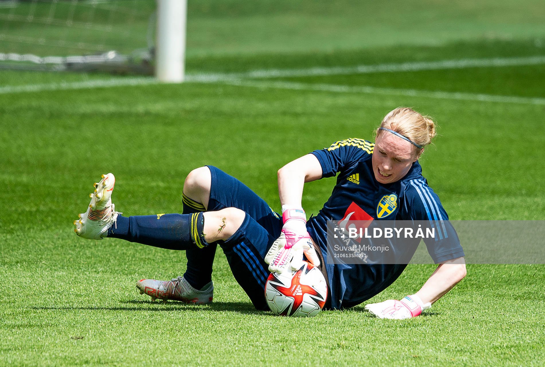 goalkeeper Hedvig Lindahl of Sweden