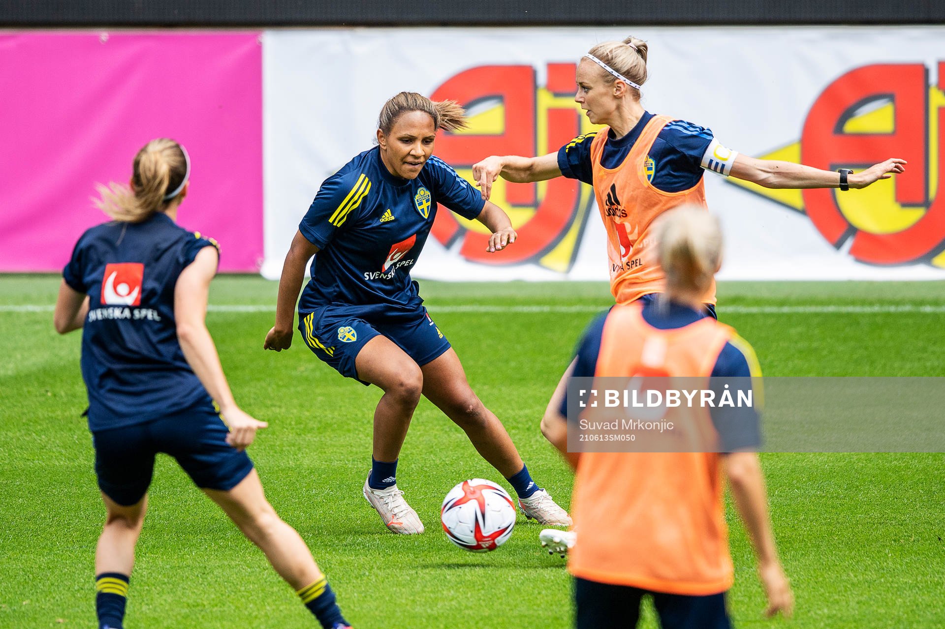 Madelen Janogy and Amanda Ilestedt of Sweden