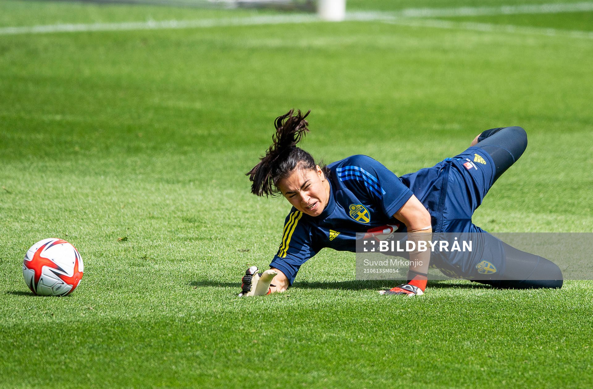 goalkeeper Zecira Musovic of Sweden