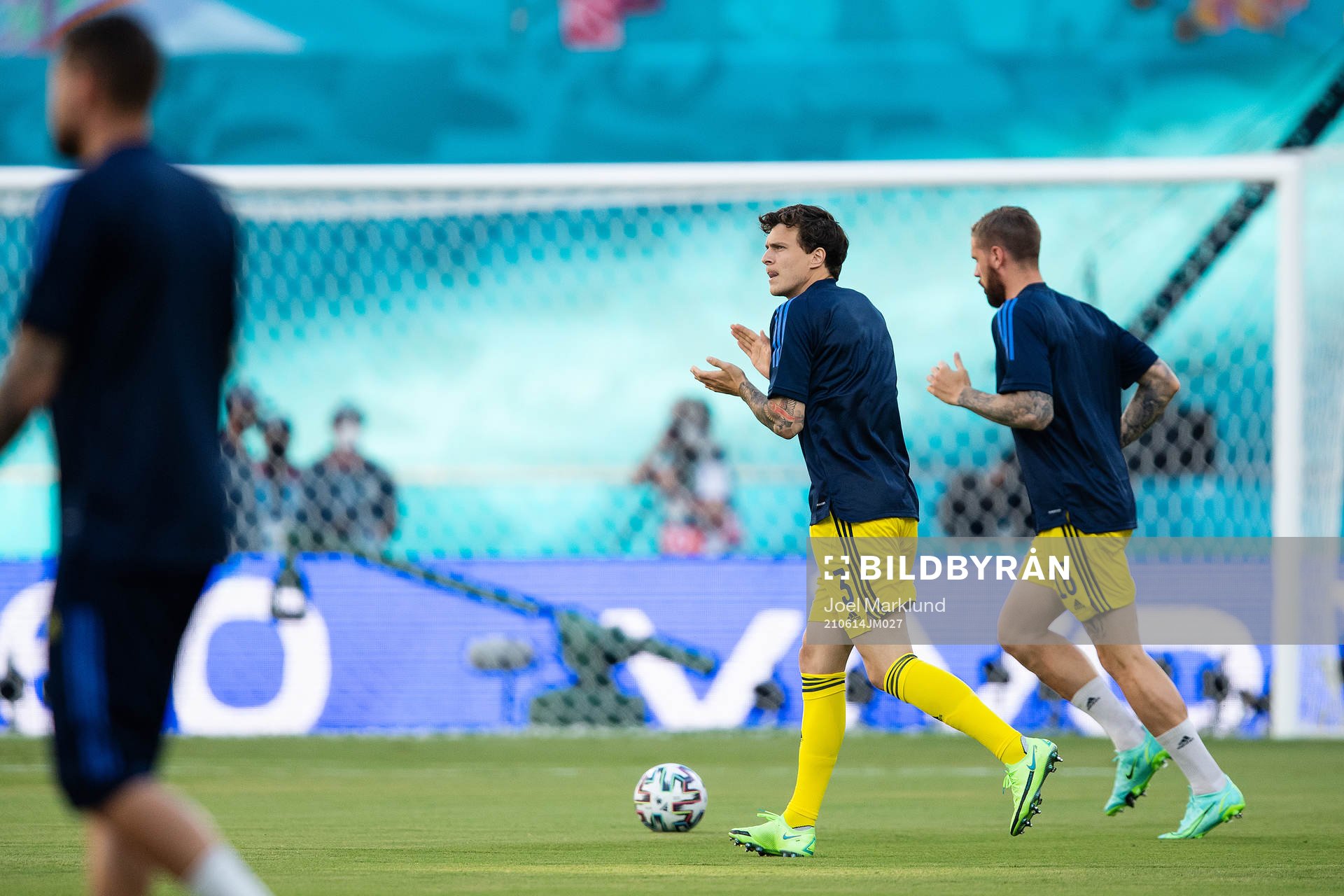 Victor Nilsson Lindelöf and Pontus Jansson of Sweden
