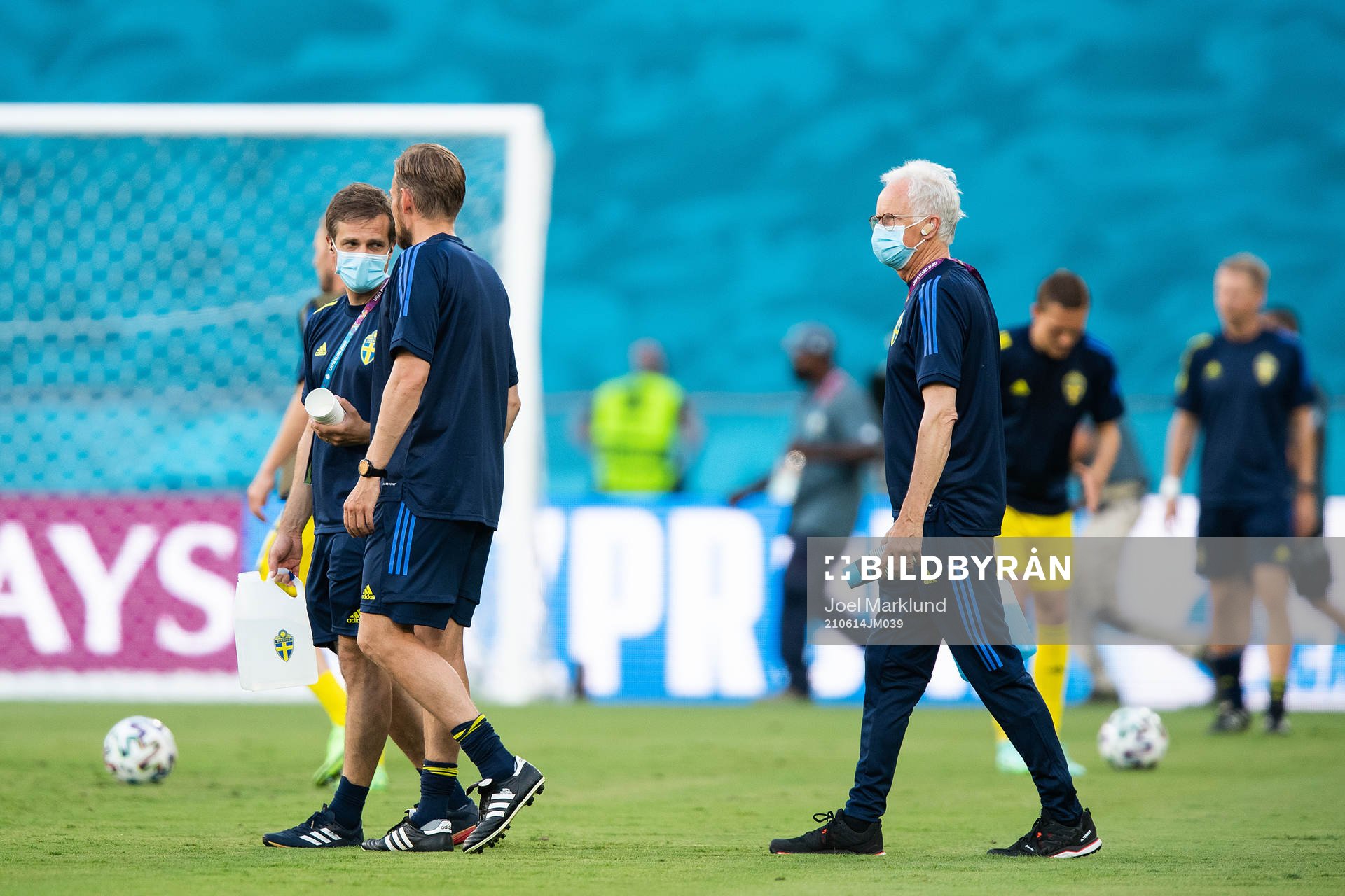 Team doctors Anders Valentin and Jonas Werner of Sweden