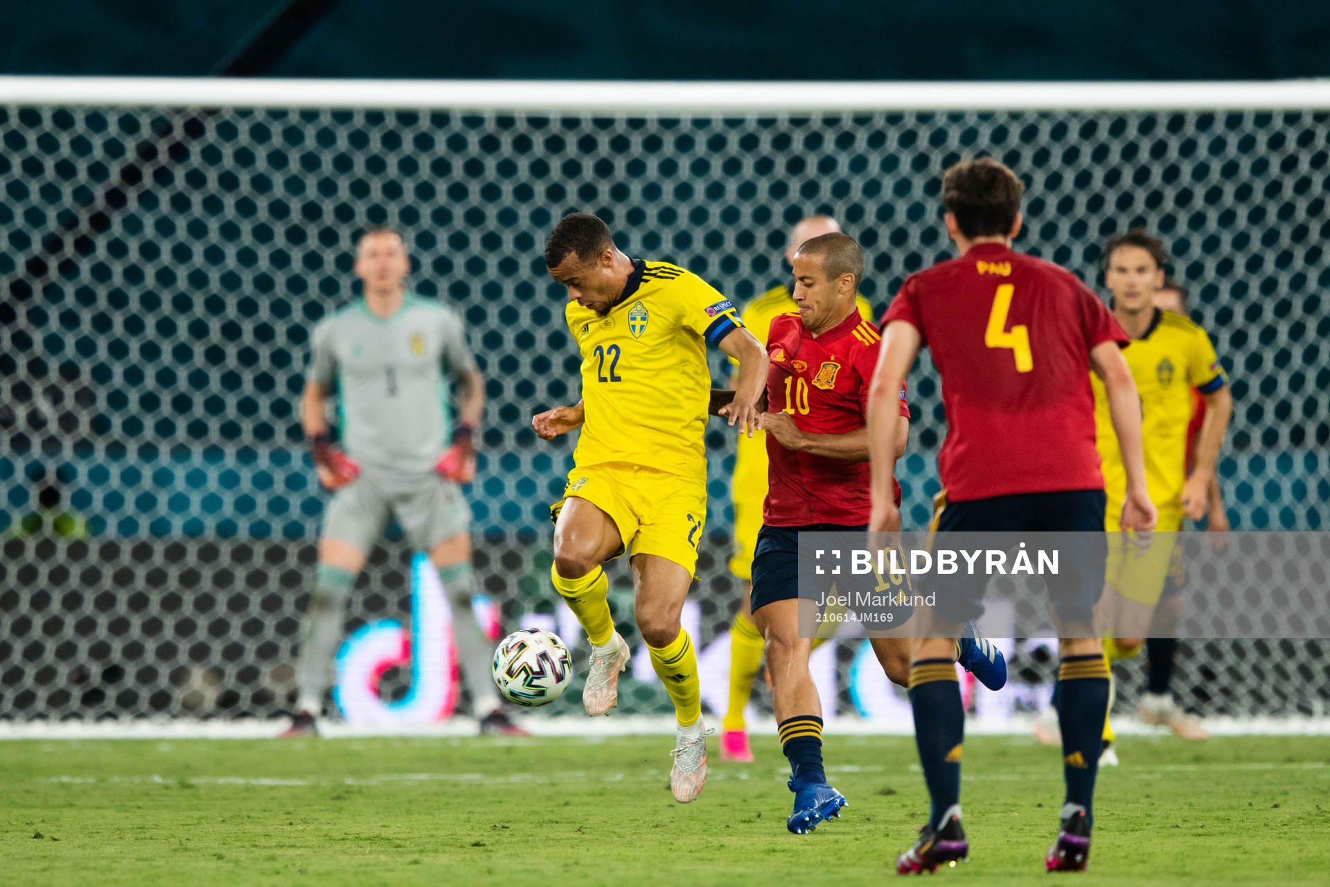 Robin Quaison of Sweden and Thiago Alcantara of Spain