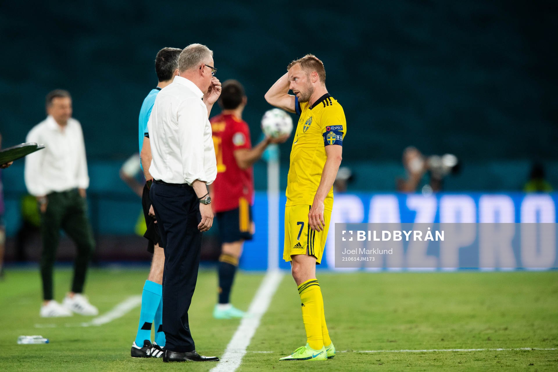 head coach Janne Andersson and Sebastian Larsson of Sweden