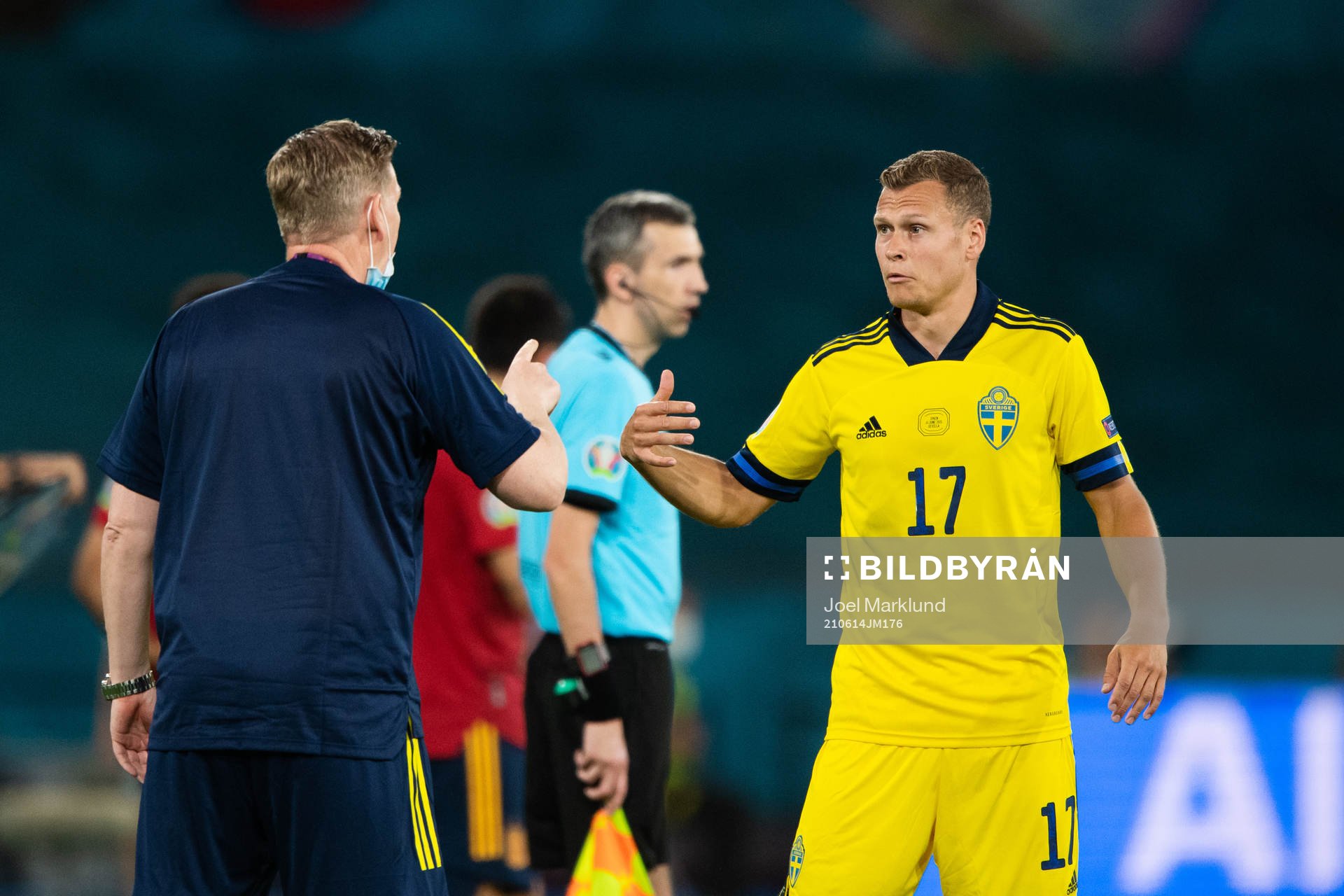 assistant coach Peter Wettergren and Viktor Claesson of