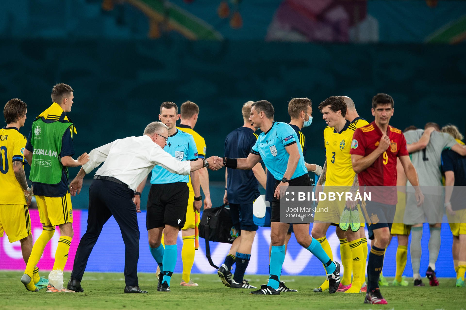 head coach Janne Andersson of Sweden and referee Slavko