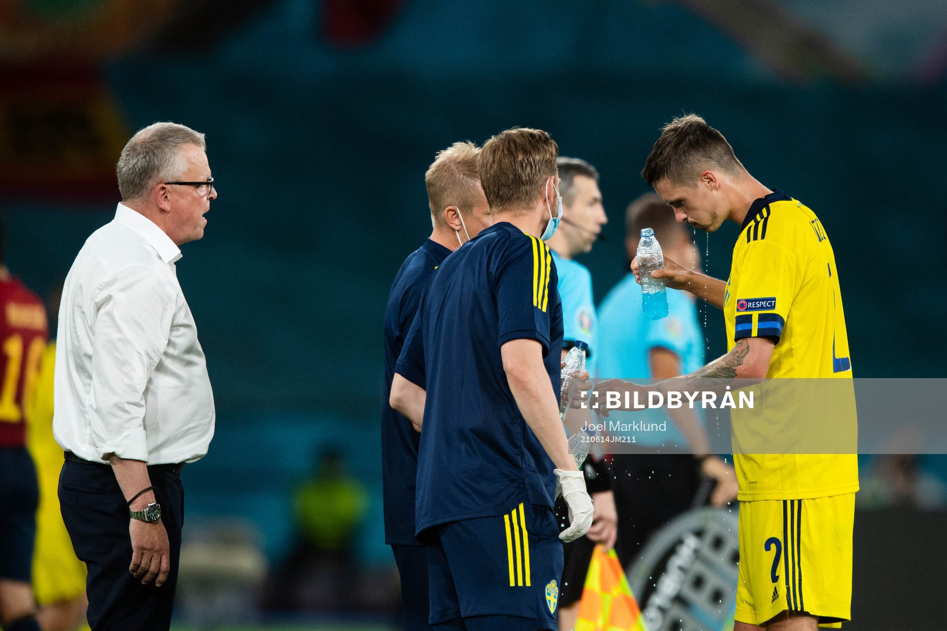 Mikael Lustig of Sweden drinks water