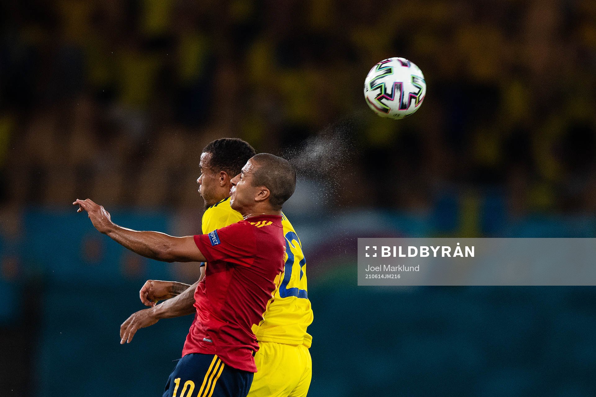 Thiago Alcantara of Spain and Robin Quaison of Sweden
