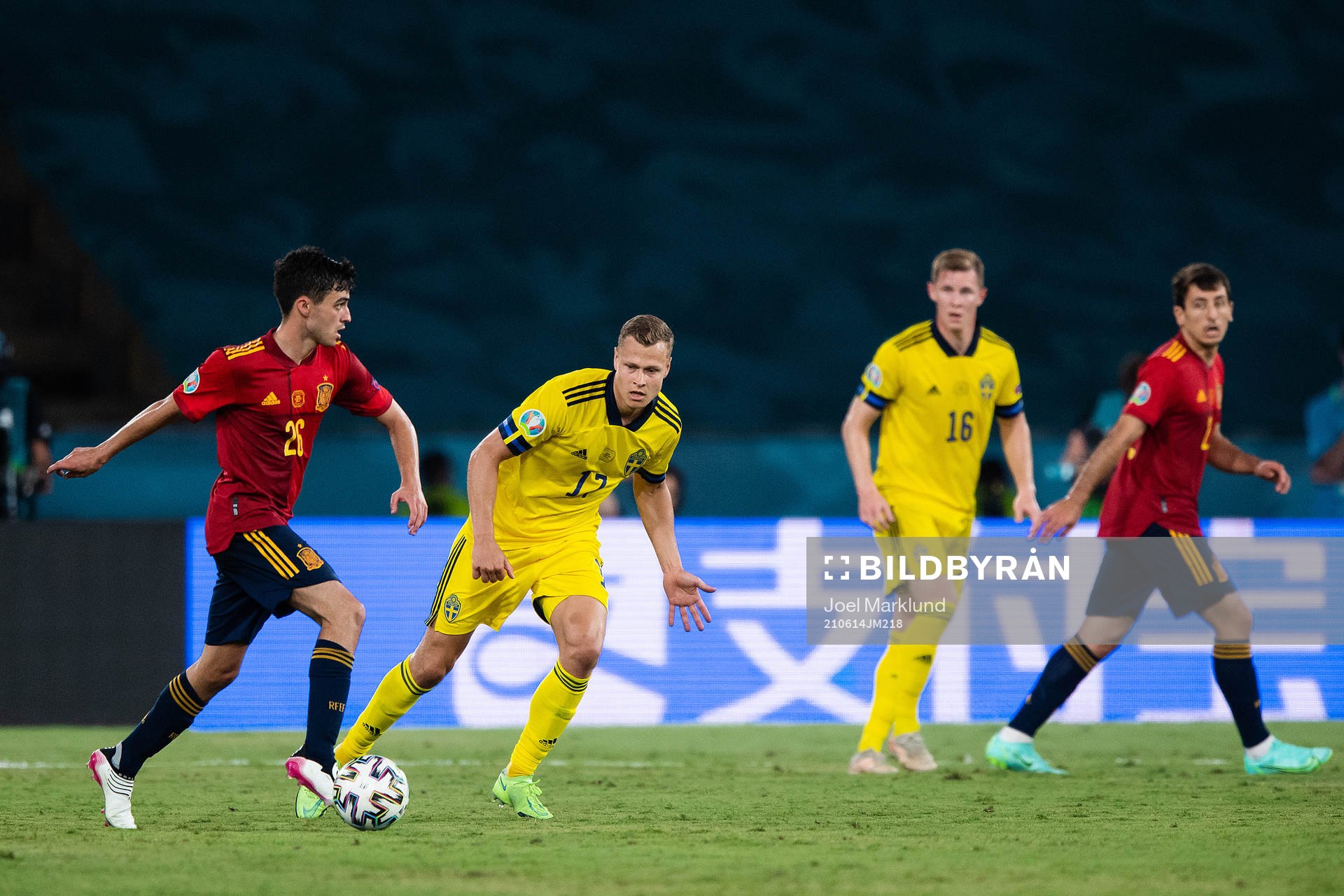 Pedri Pedri of Spain and Viktor Claesson of Sweden