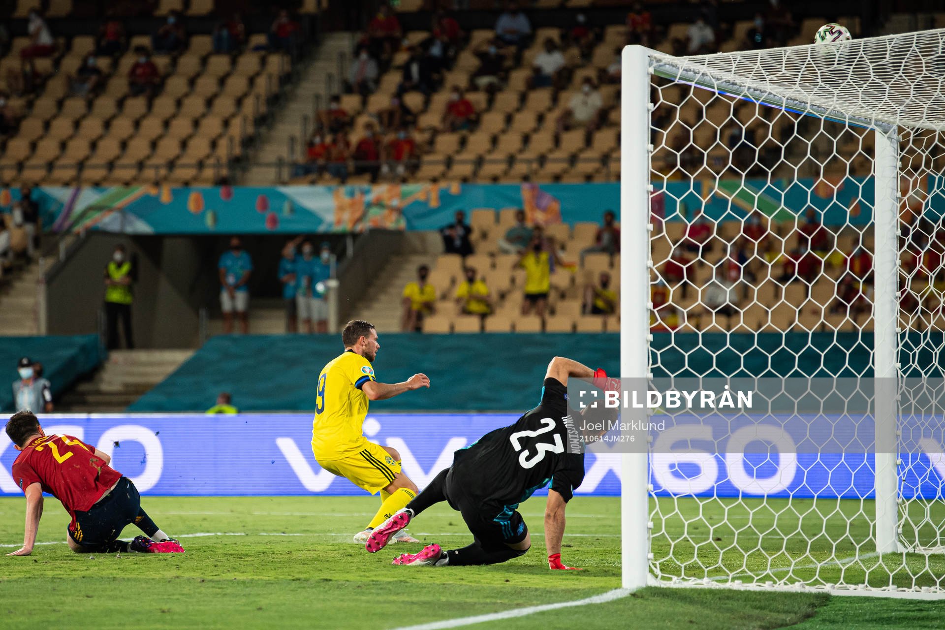 Marcus Berg of Sweden misses a scoring chance against goalkeeper Unai Simon of Spain during the UEFA Euro 2020 Football Championship match between Spain and Sweden on June 14, 2021 in Seville.