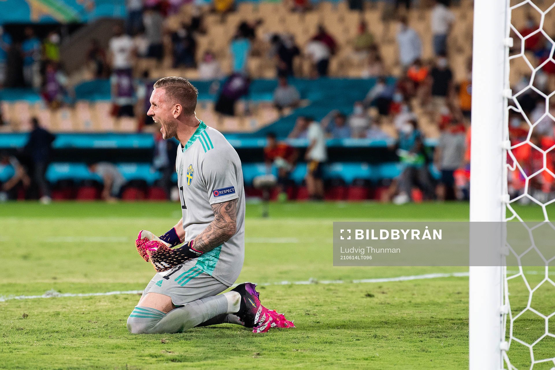 goalkeeper Robin Olsen of Sweden celebrates during the UEFA Euro 2020 Football Championship match between Spain and Sweden on June 14, 2021 in Seville. 